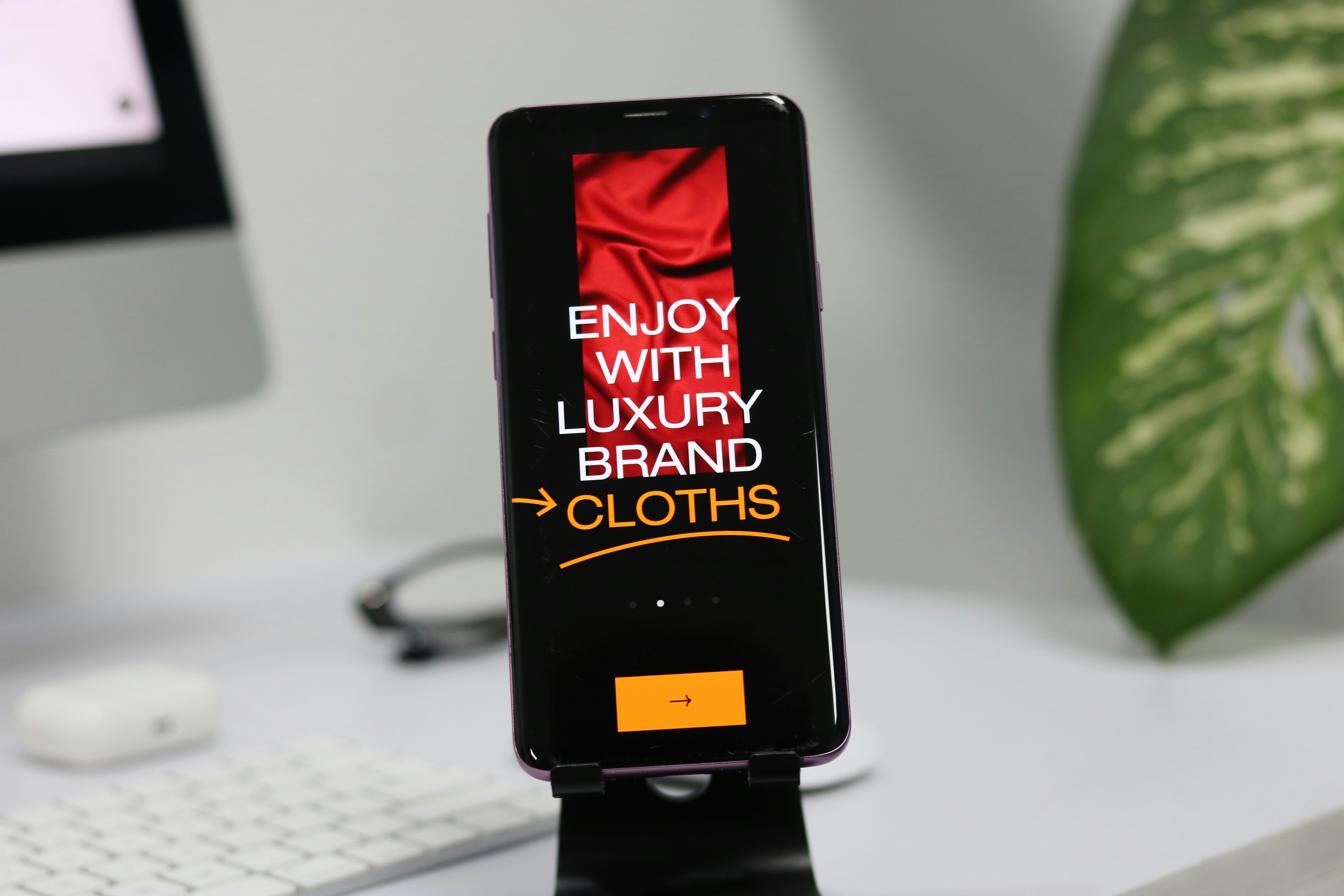 a cell phone that is sitting on a stand