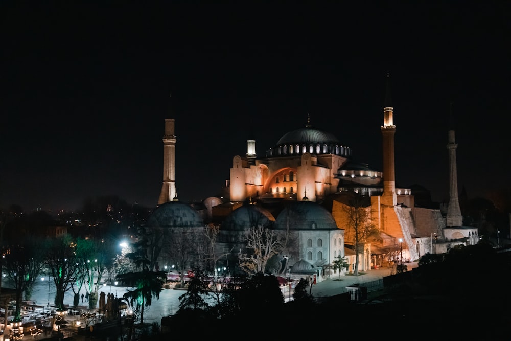 a night view of a large building with lights on it