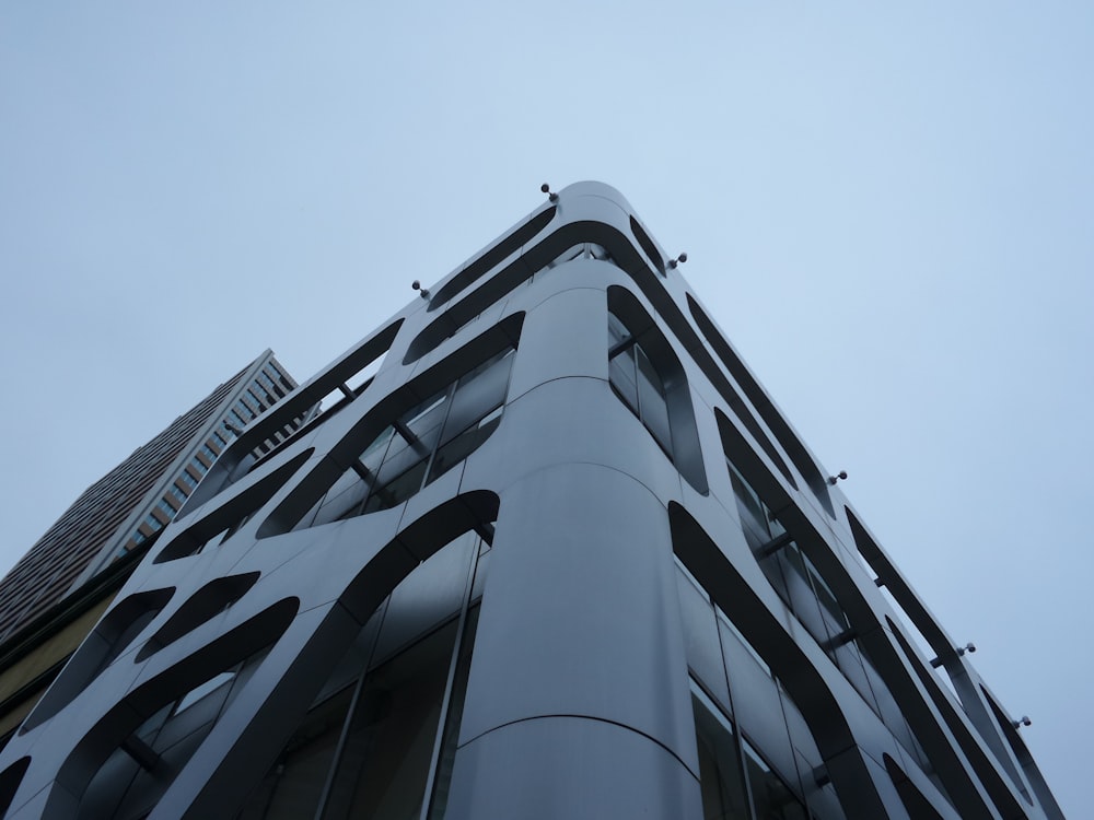 a tall building with lots of windows and a sky background