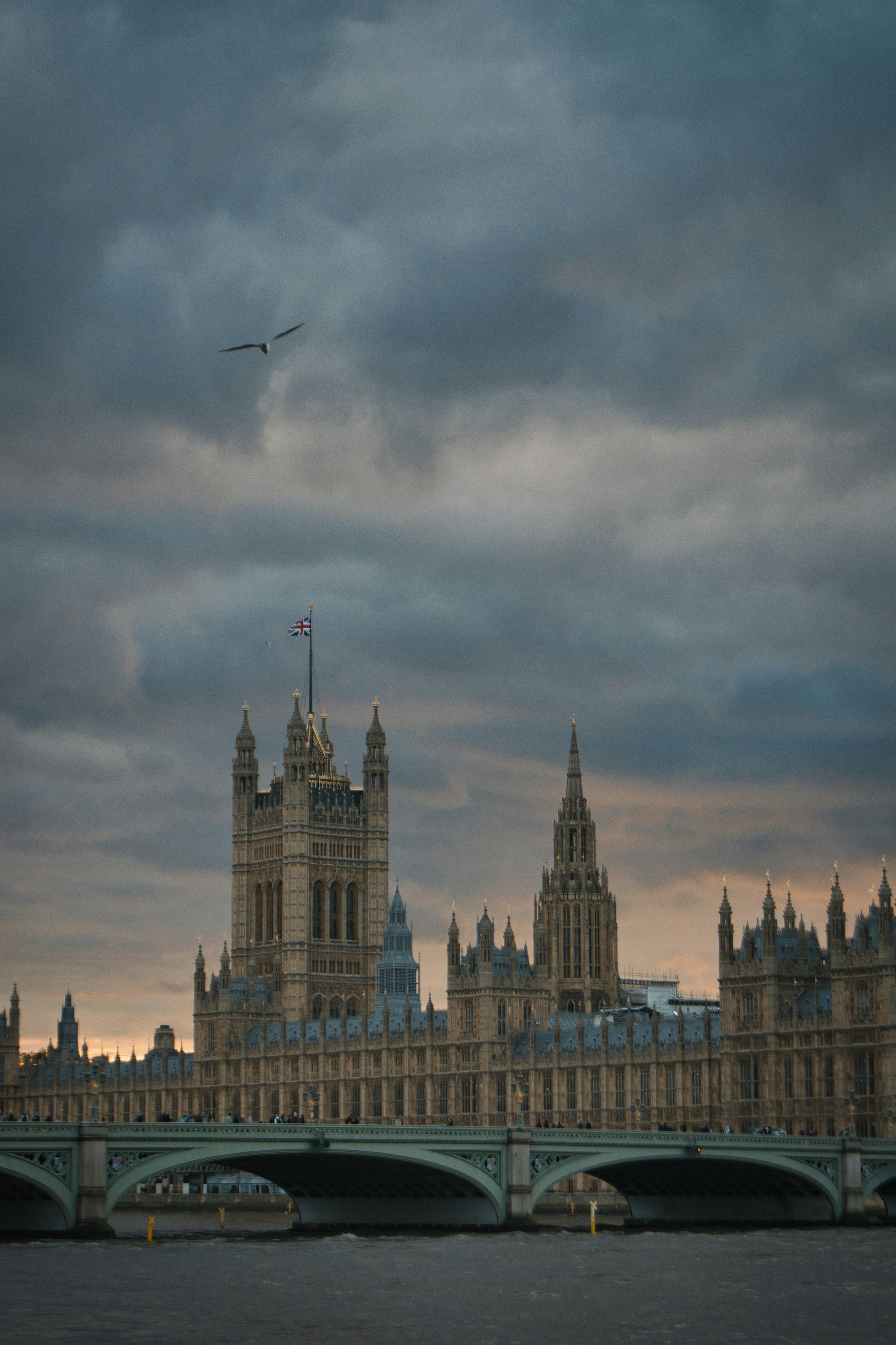 La tour de l’horloge Big Ben dominant la City de Londres