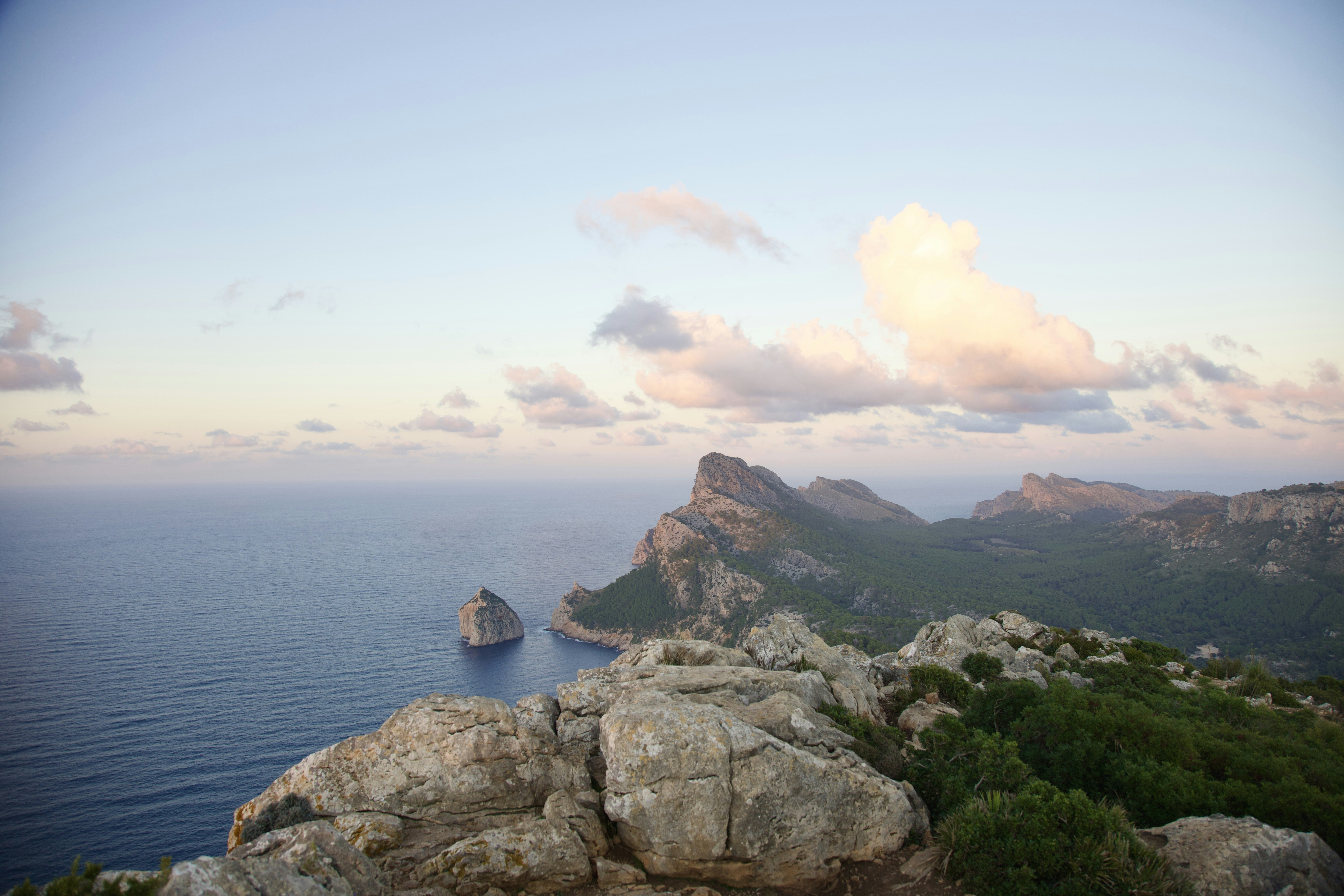 Photo by stockbirken