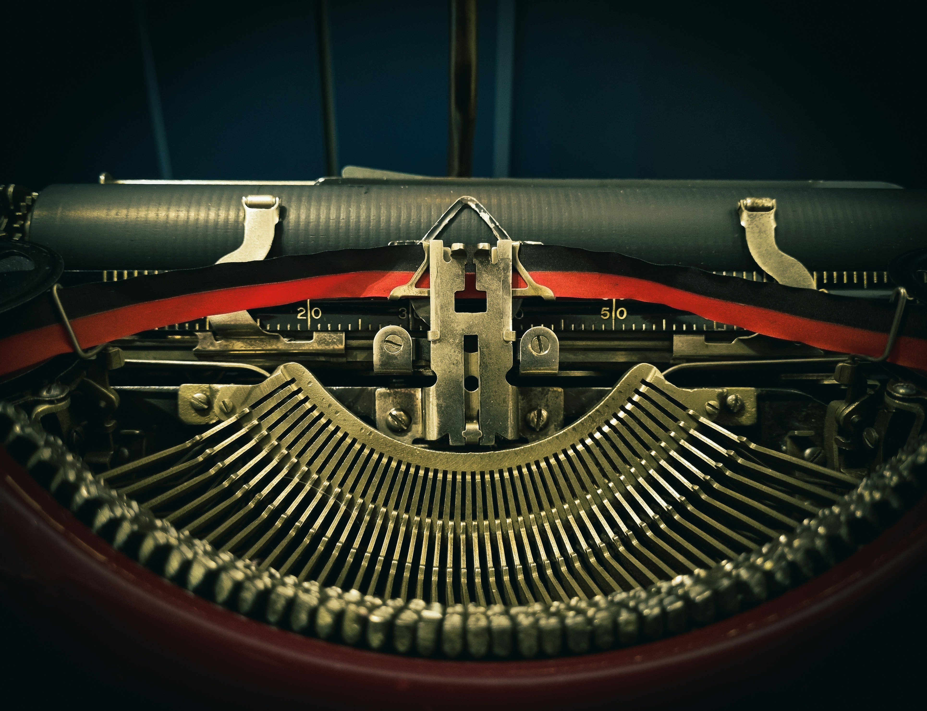 The Echo of the Past: What Happens When LLMs Only Read Pre-1913?