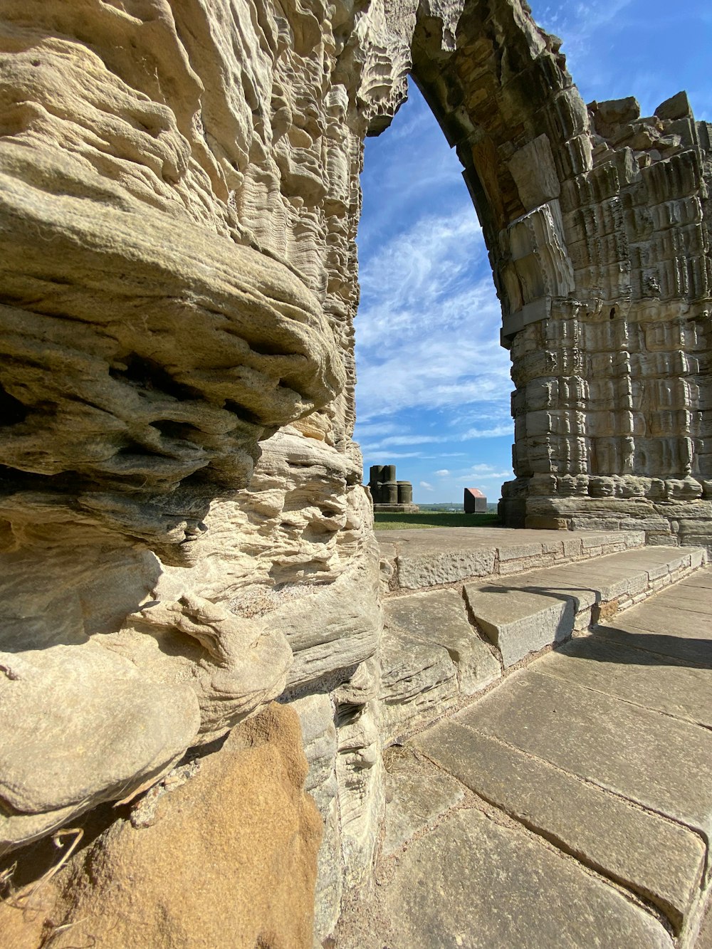 a stone structure with a large arch in the middle of it