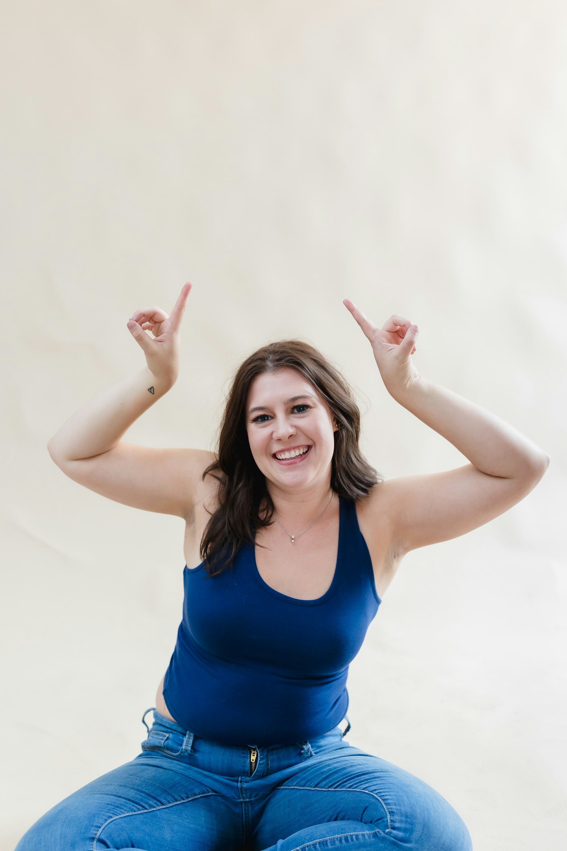 gray computer monitor