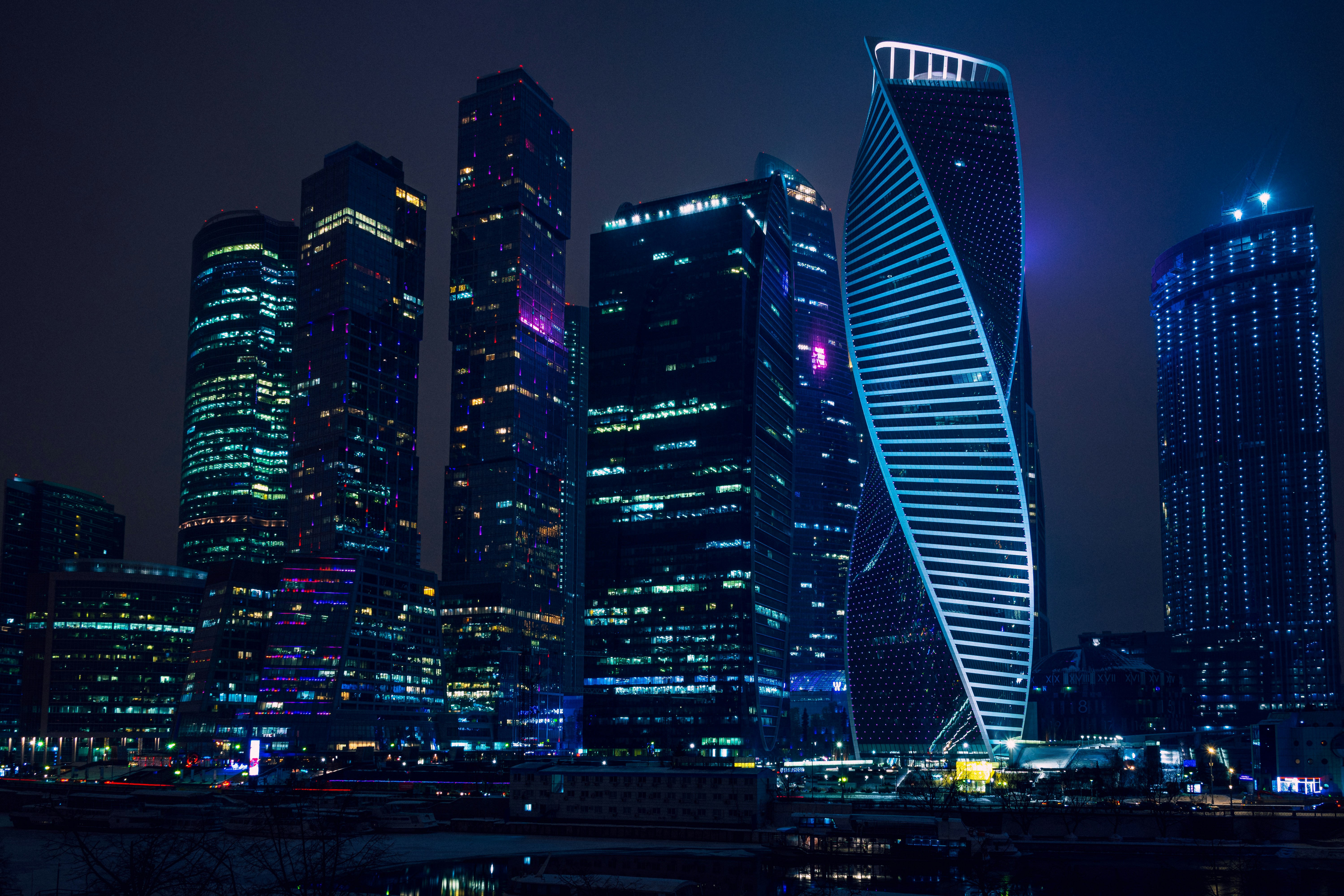 Chinese e-commerce giant to cut the salaries of more than 2,000 senior managers