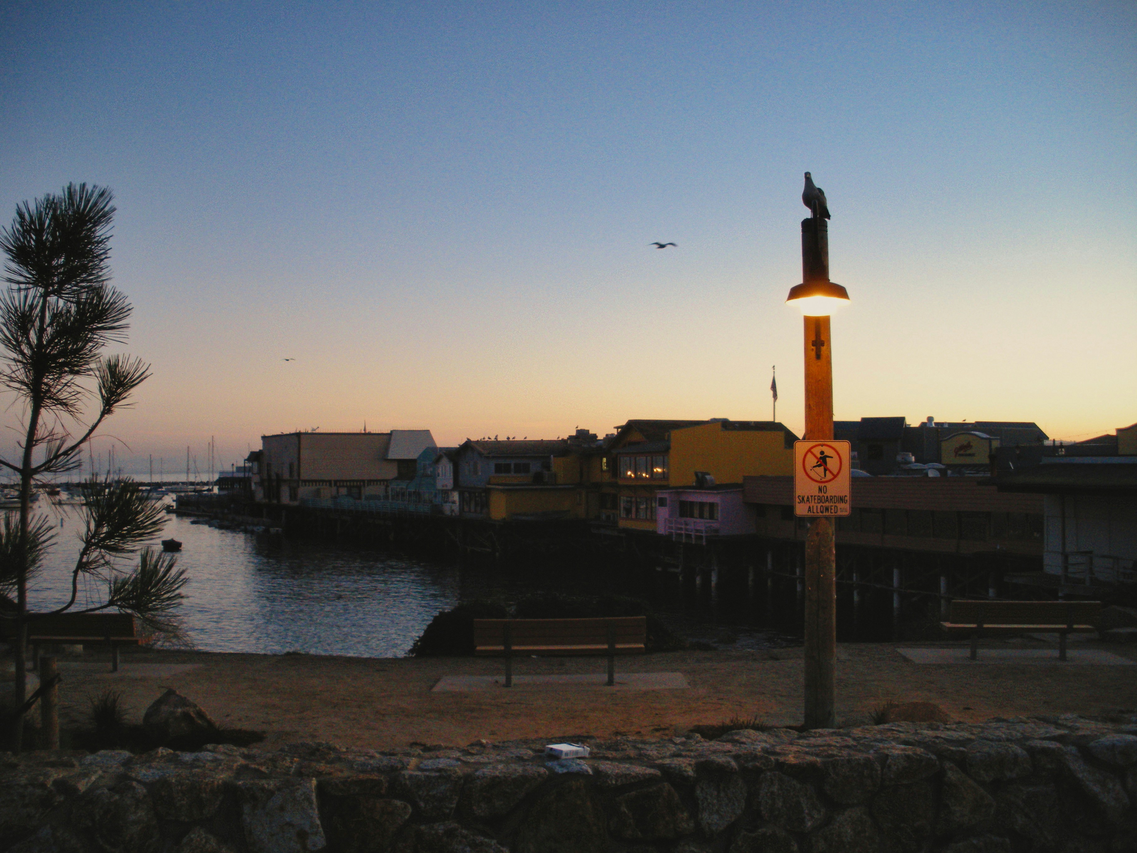 a street sign in front of a body of water, 