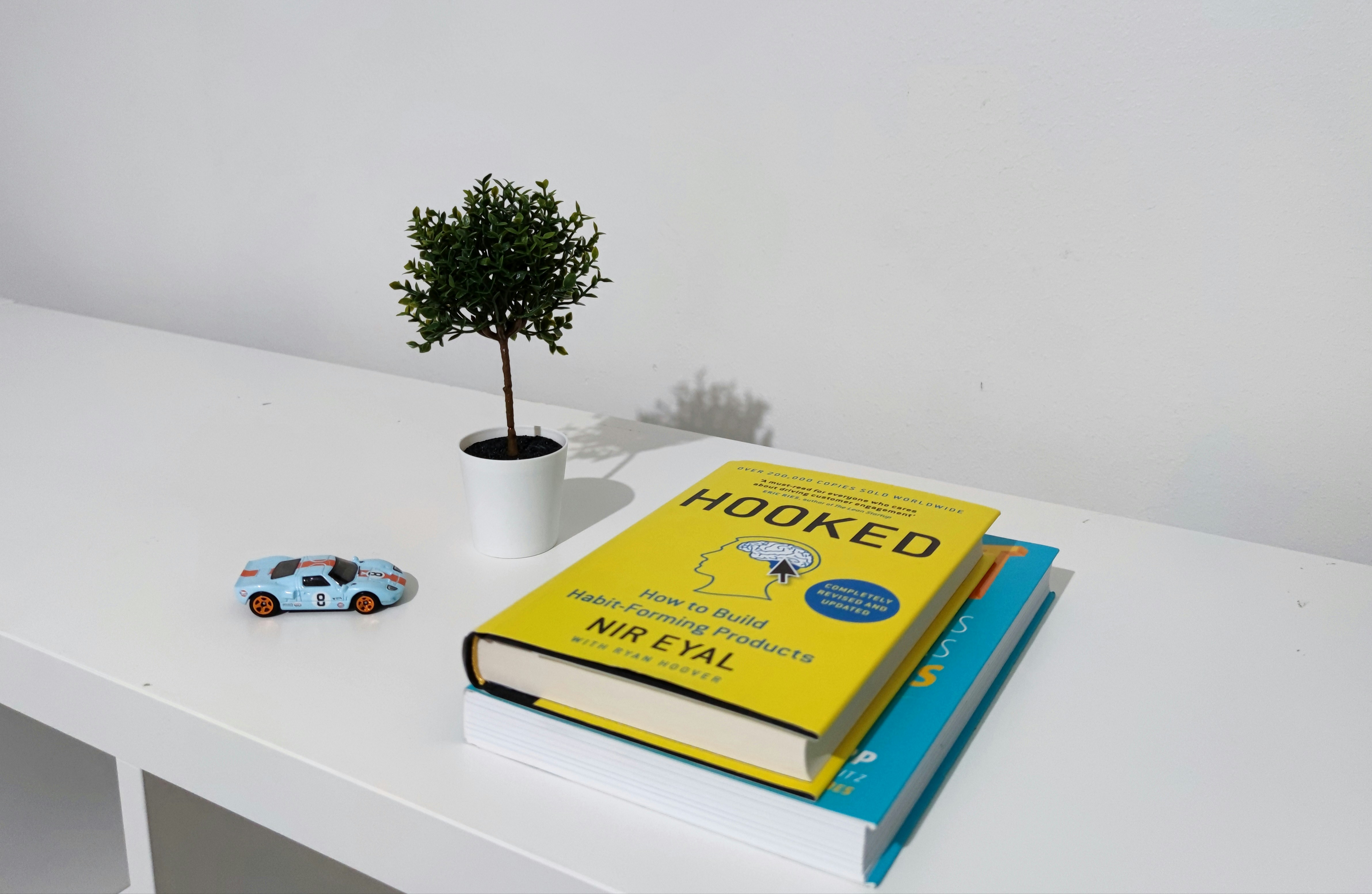 Desvendando o modelo Hooked: A ciência por trás do hábito e como aplicá-lo para atrair a atenção dos usuários