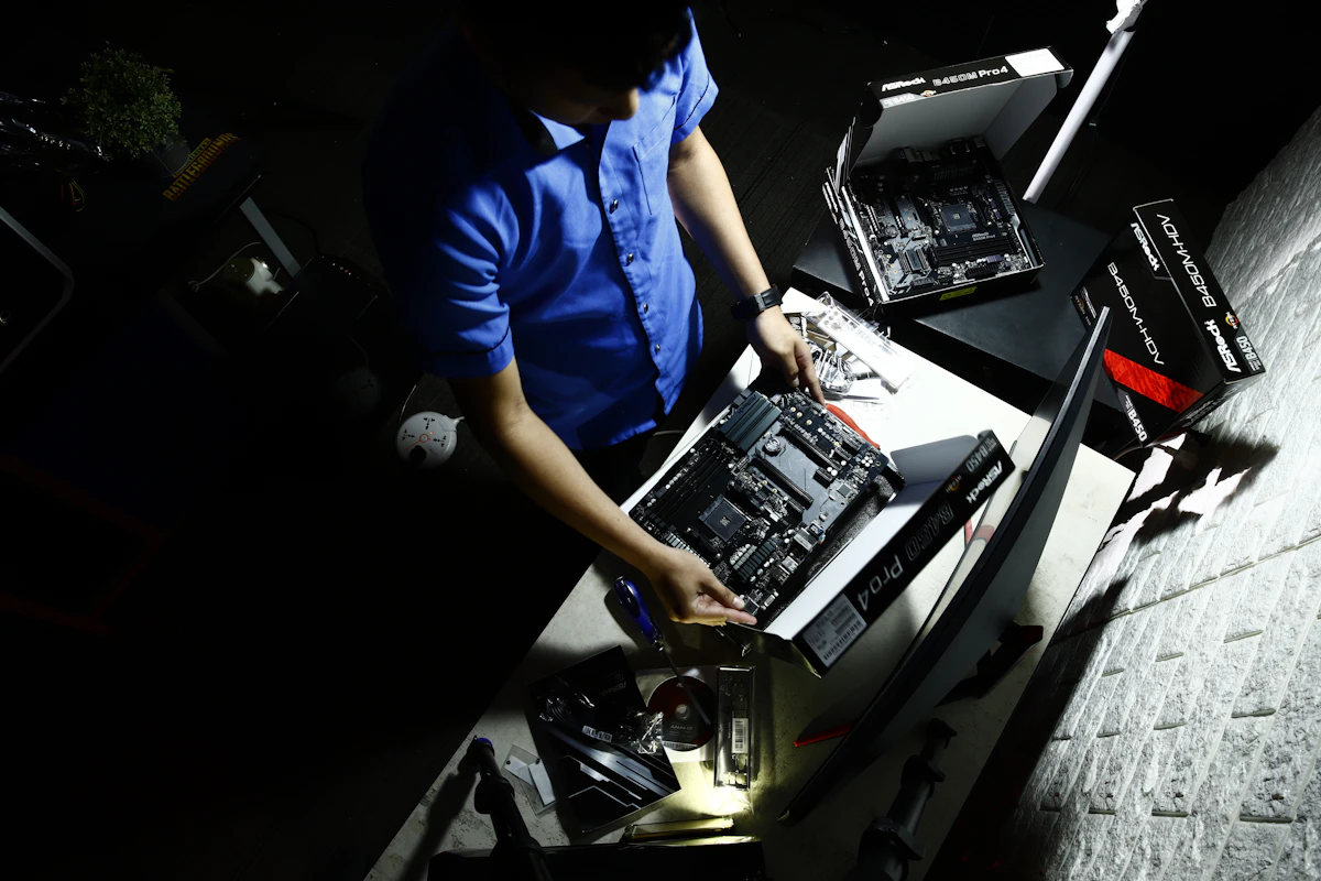 Computer repair technician providing IT support services in Aylesbury, Buckinghamshire - laptop repair and PC diagnostics
