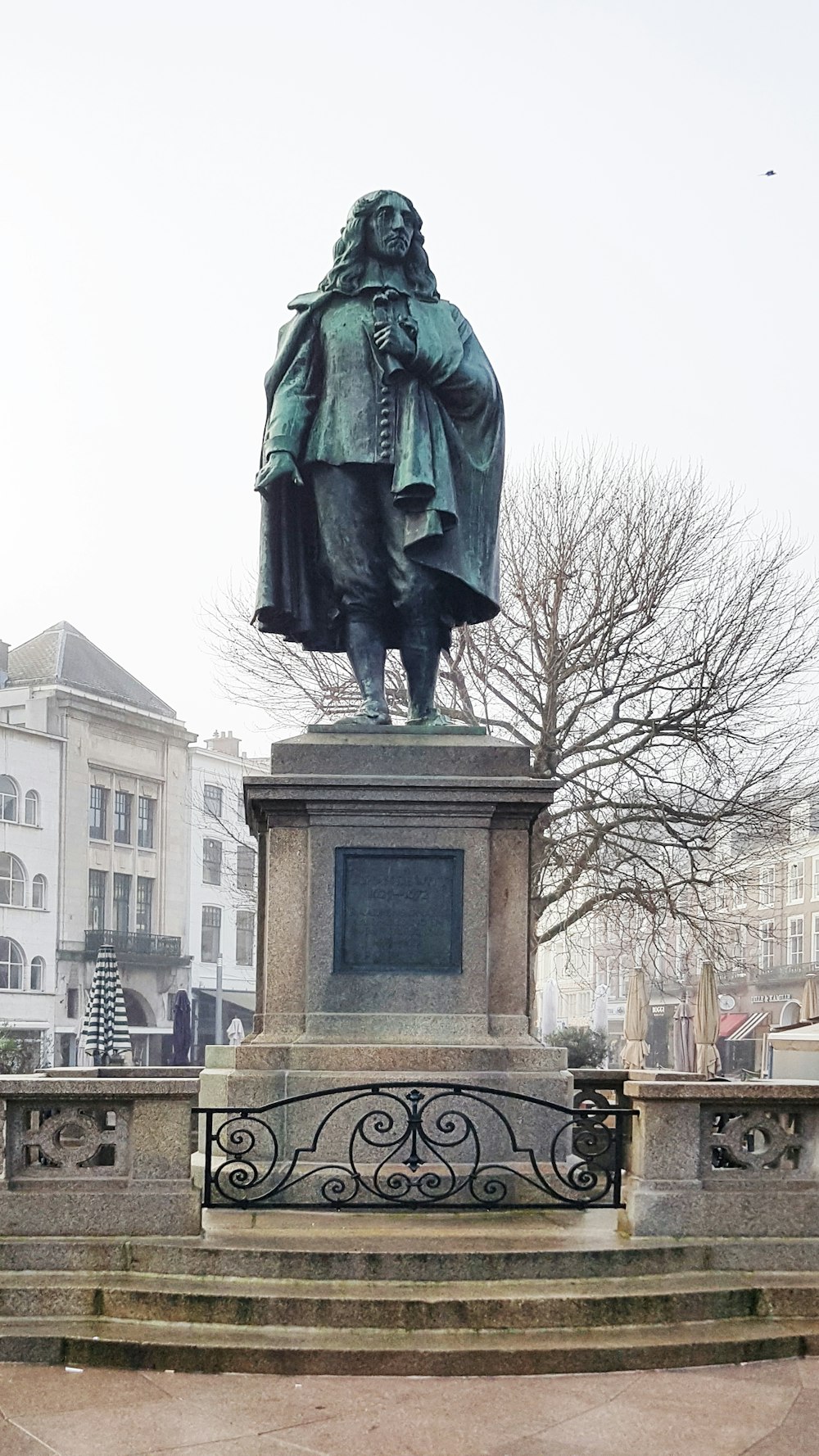 a statue of a man with a beard in a park