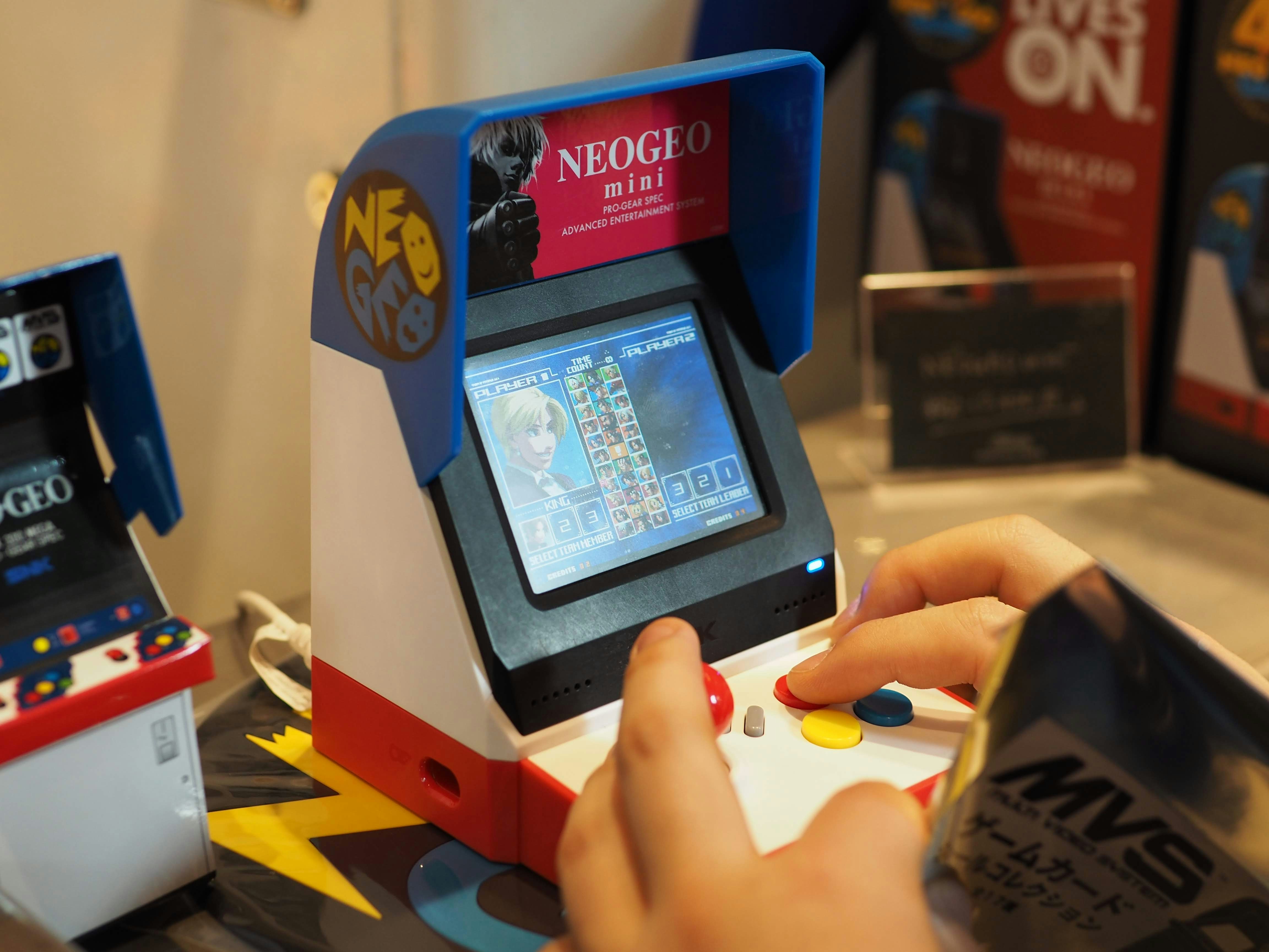 Abxylute's 3D Handheld: Intel, Tencent, and Glasses-Free Gaming