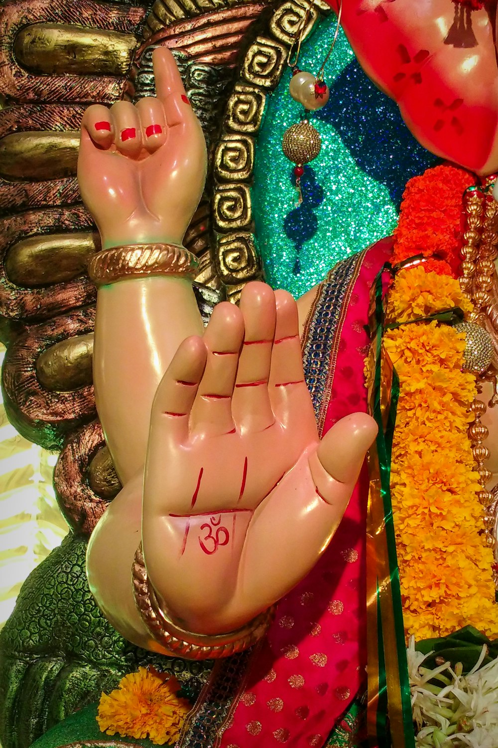 a close up of a statue of a person's hand