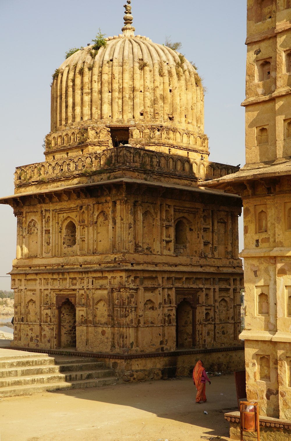 a large building with a dome on top of it