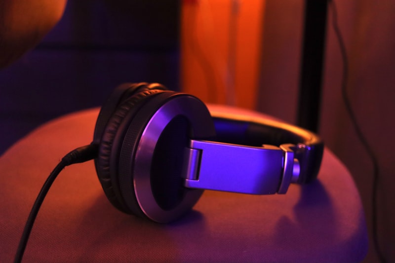 Studio headphones for producing warm R&B beats and melodies