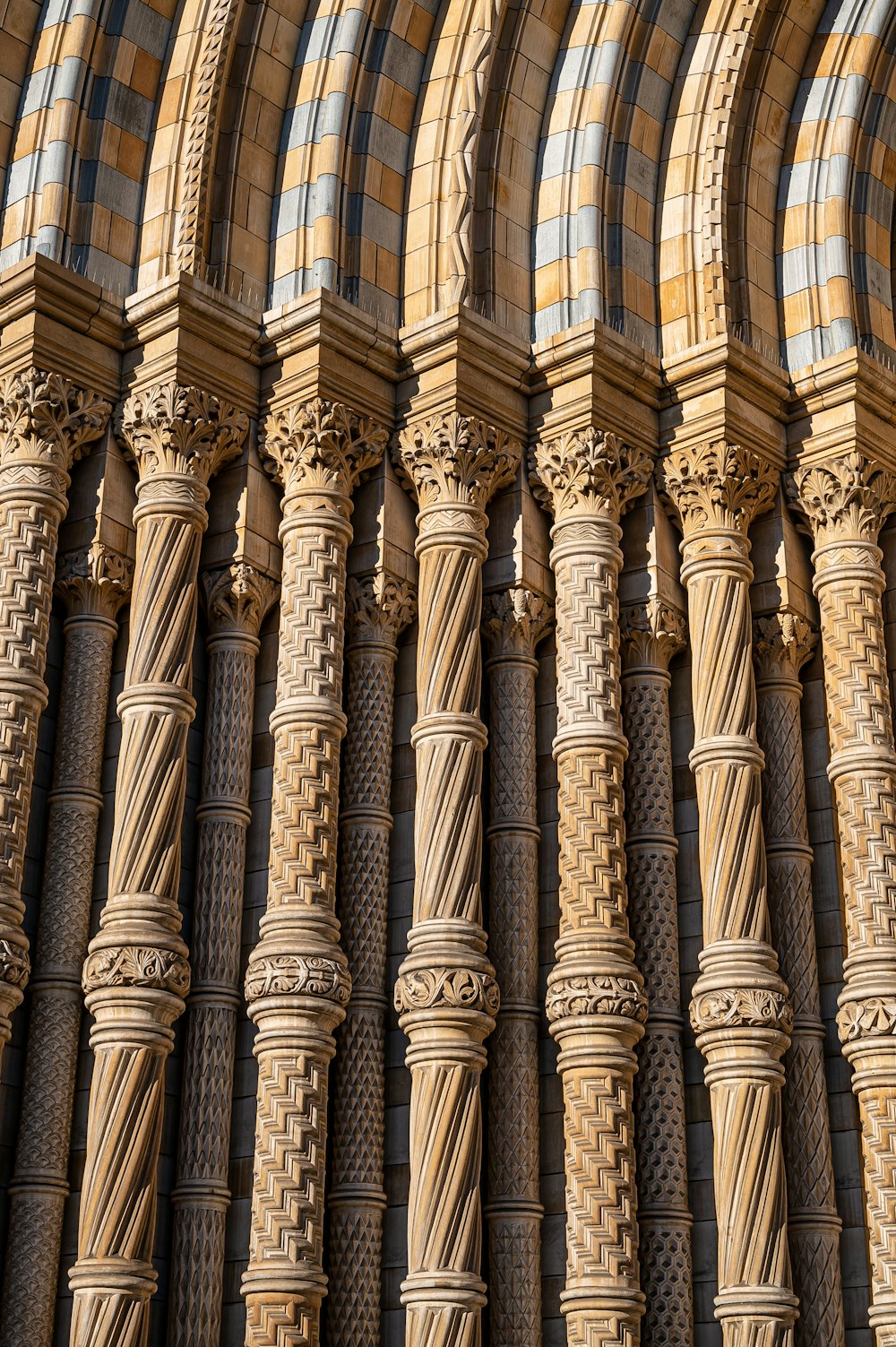 a close up of a very tall building with many pillars