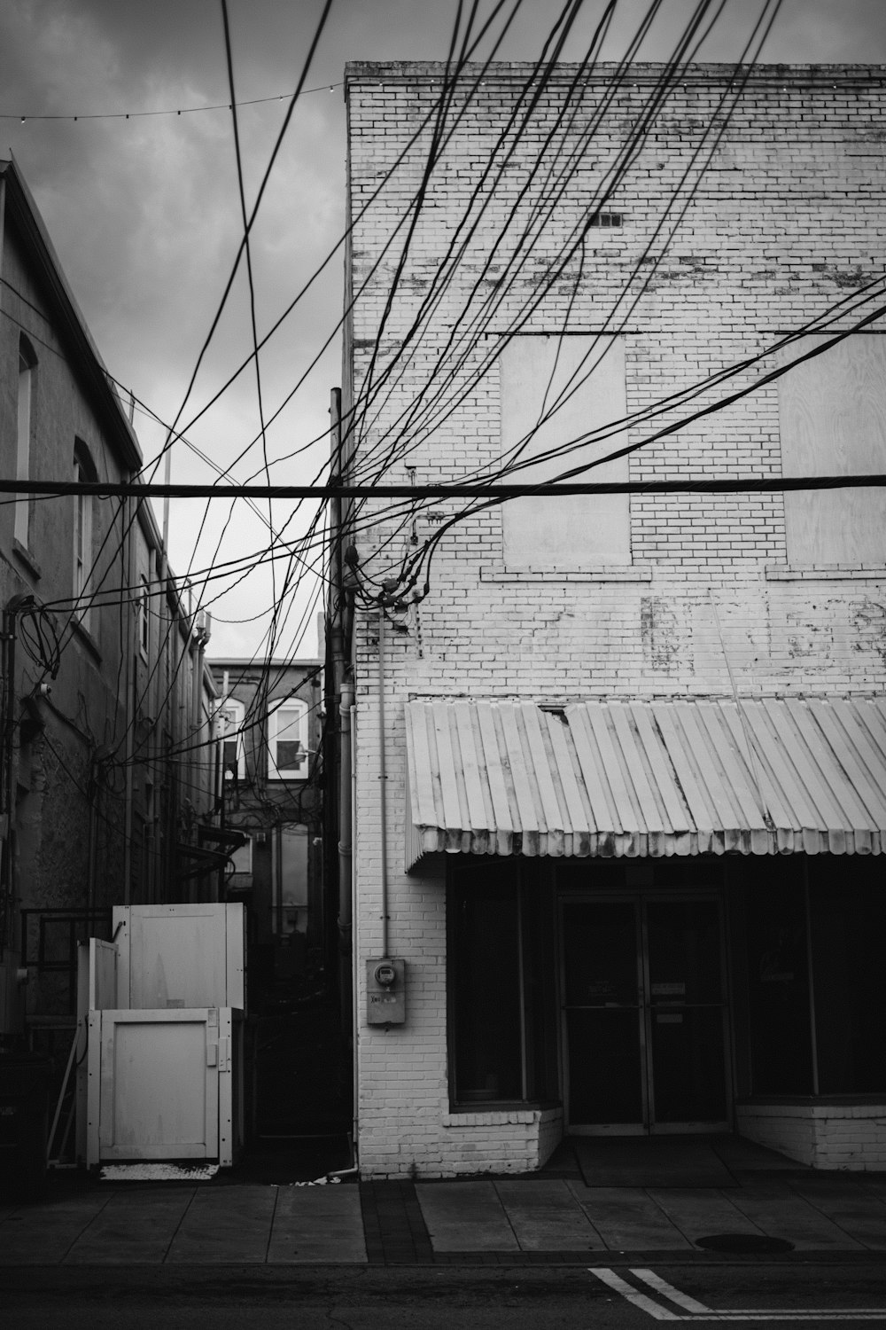 a black and white photo of an alleyway