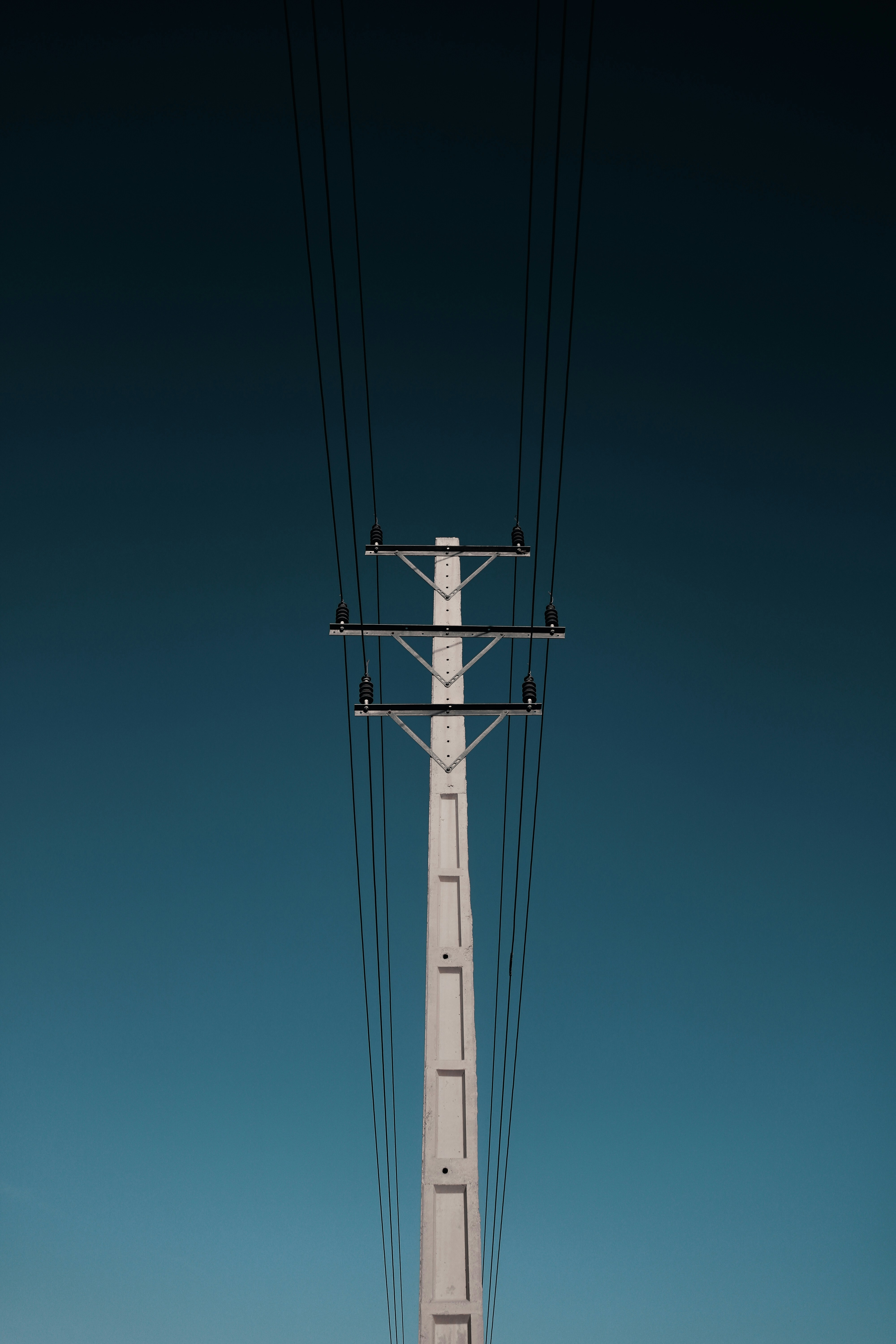 photo-1642188086005-d507268f934c?ixid=M3wxMjA3fDB8MXxzZWFyY2h8MTkwfHxlbGVrdHJpY2llbiUyMG9uZGVyYWFubmVtaW5nfGVufDB8fHx8MTc0NTYzMDA5OHww%5Cu0026ixlib=rb-4.0.3