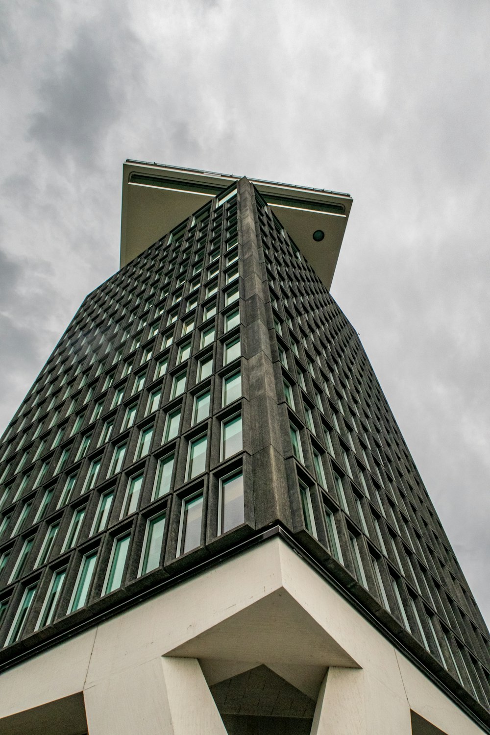 a very tall building with a sky background