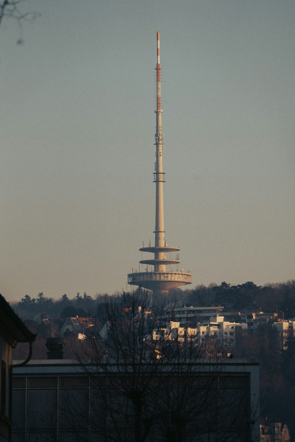 尖塔のある高層ビル