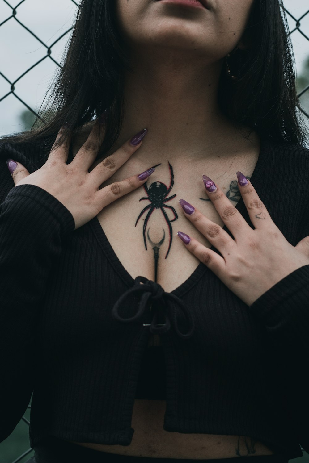 A woman wearing a spider tattoo on her chest photo – Free Chimalhuacán  Image on Unsplash