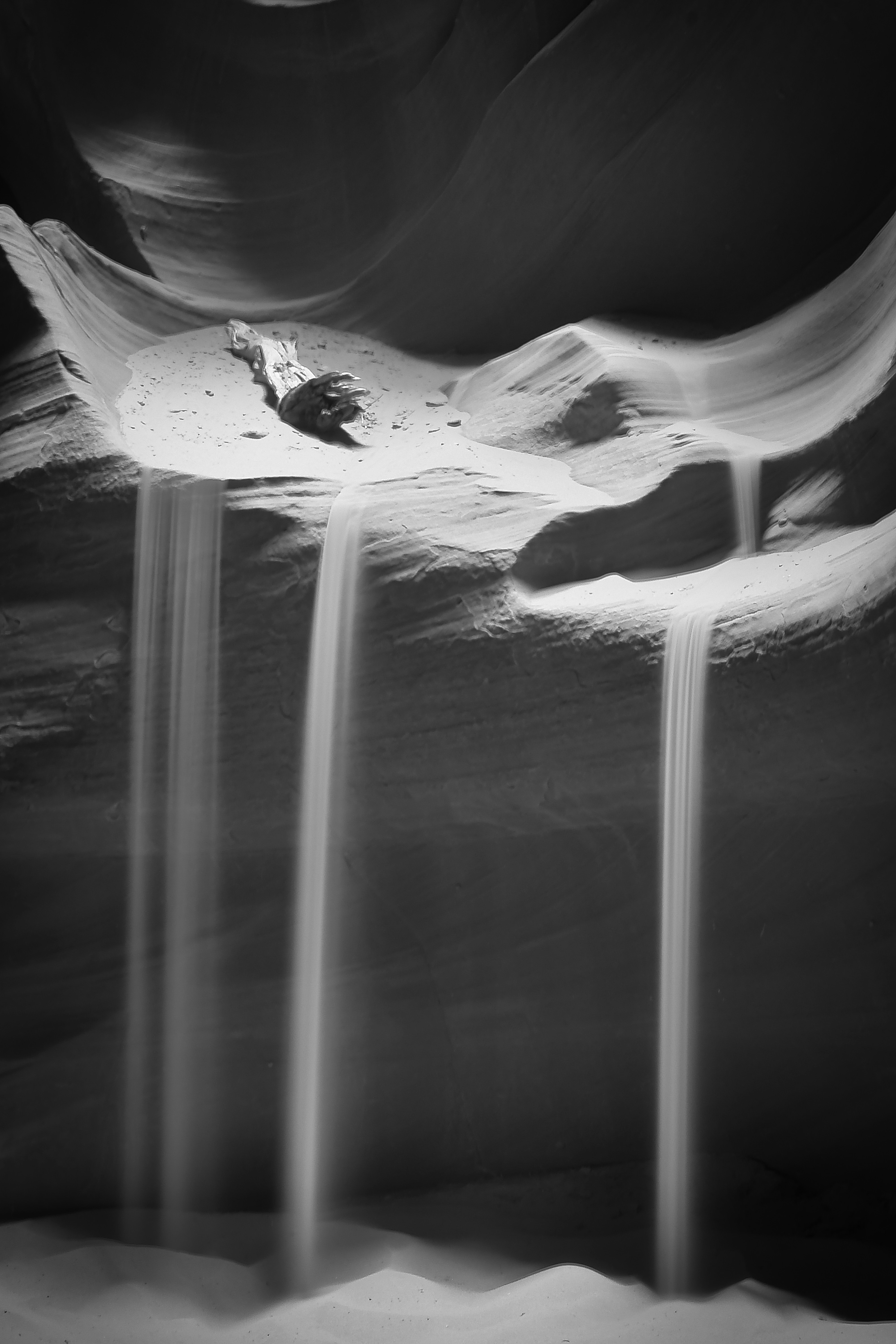 Sand fall at Antelope Canyon in black & white.