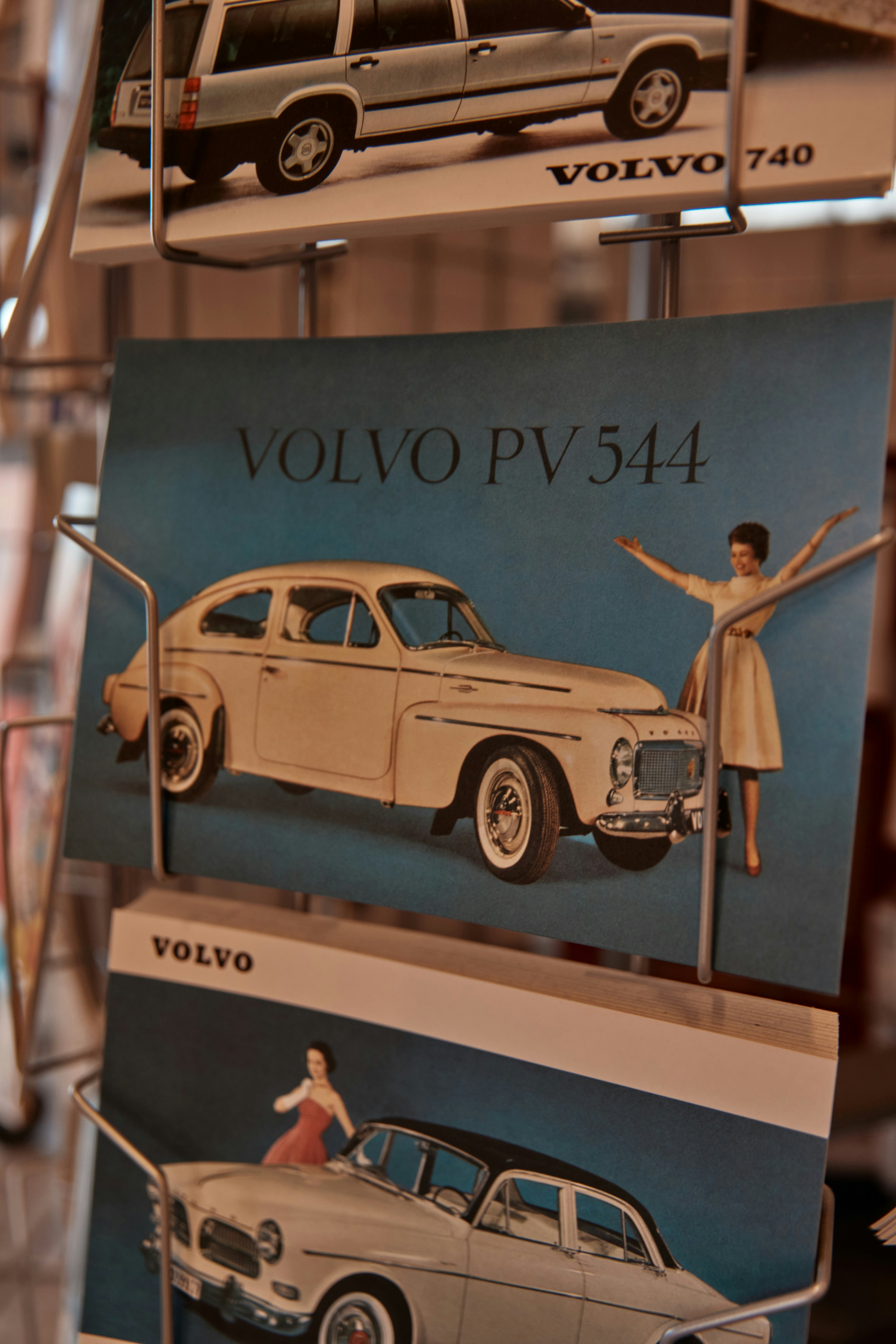 vintage volvo wallpaper, wallpaper, Volvo 850 R: A Deep Dive into the Flying Brick 3