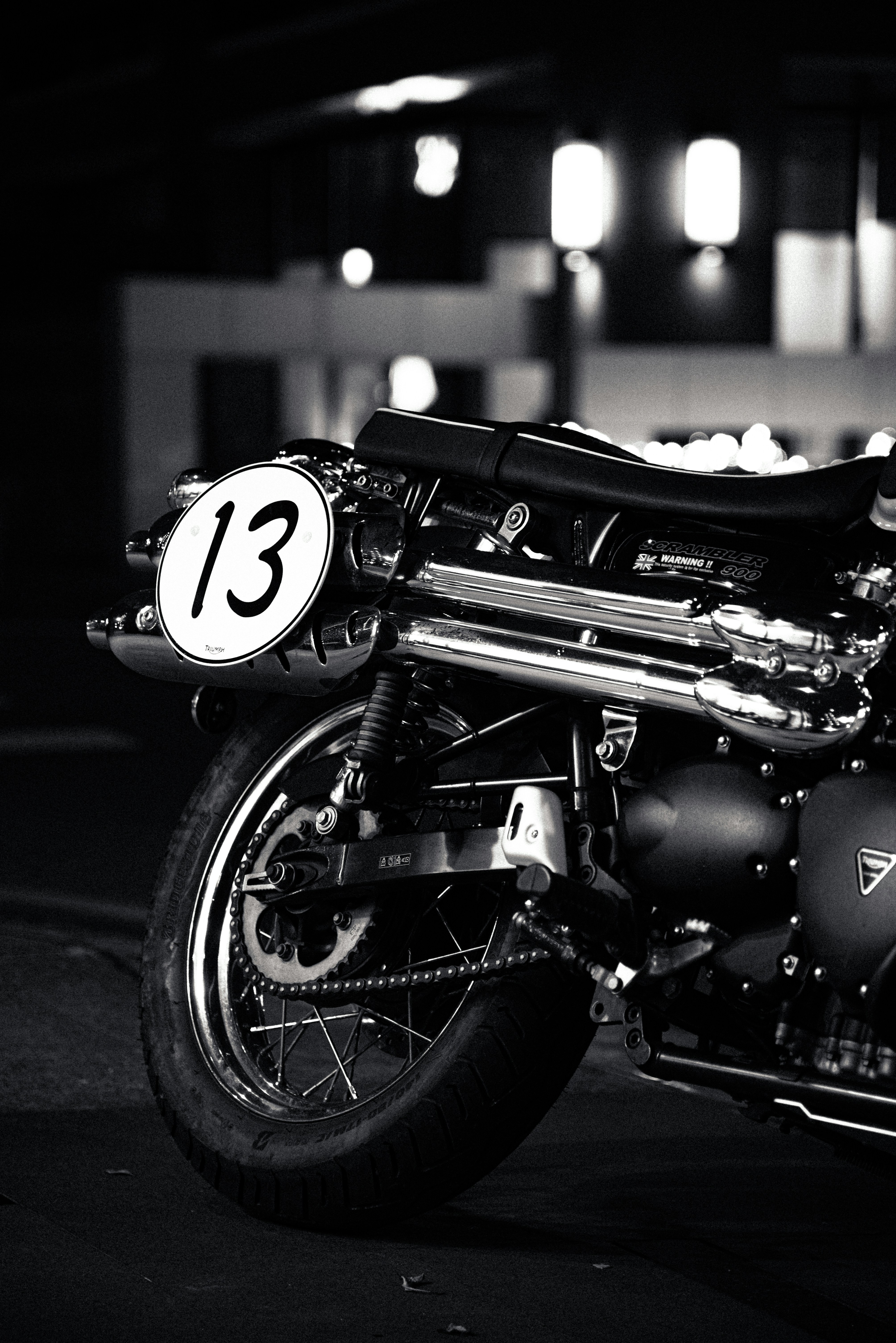 Uma foto em preto e branco de uma motocicleta foto – Imagem grátis sobre  Cinza na Unsplash, image size:3000x4494