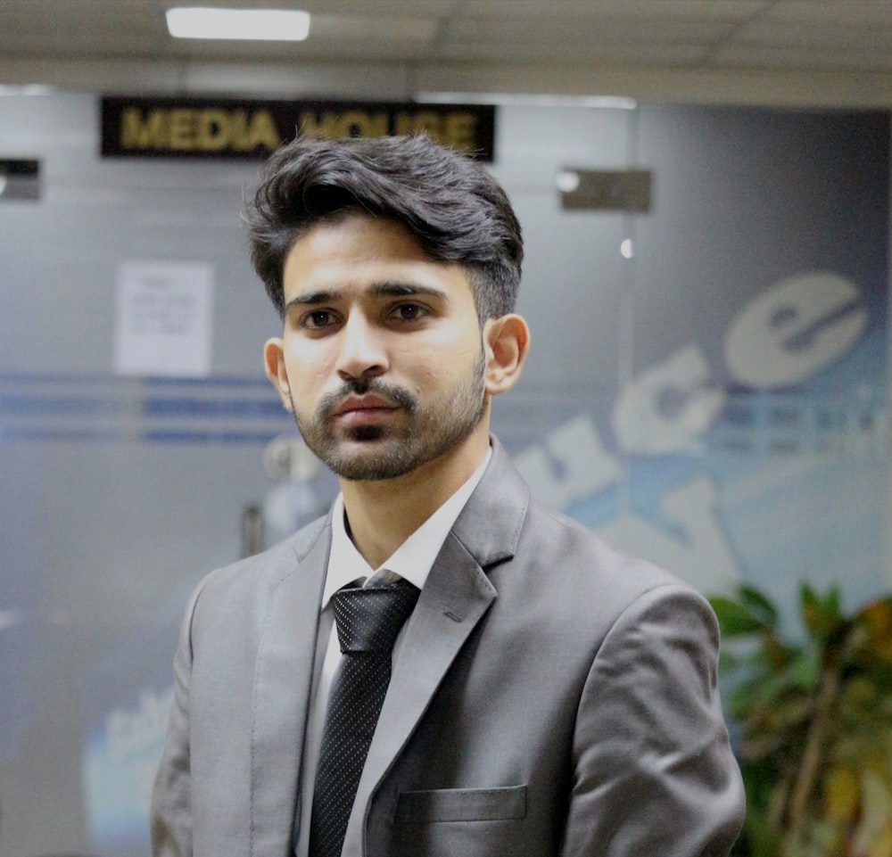 a man in a suit and tie posing for a picture