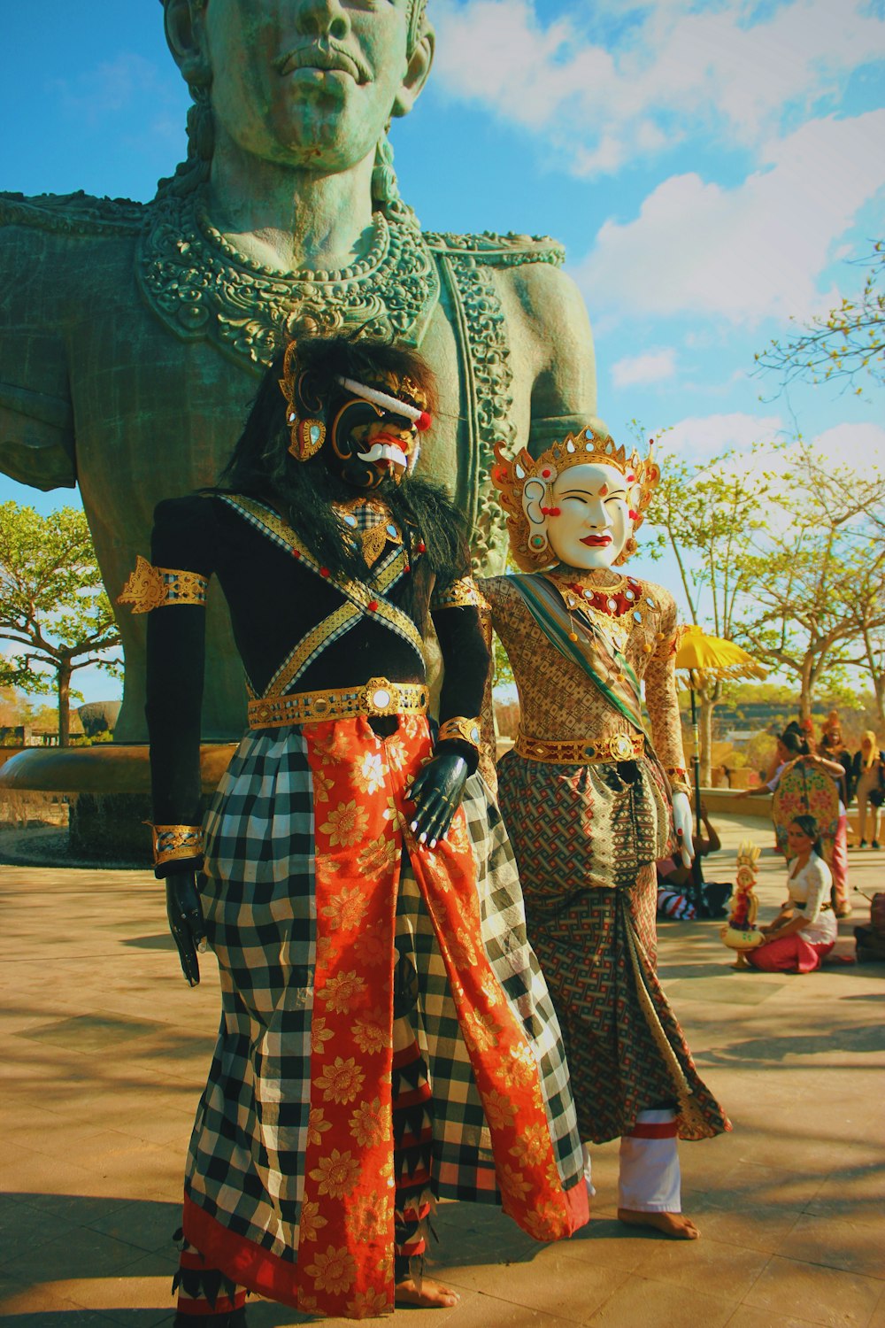 a couple of people that are standing in front of a statue