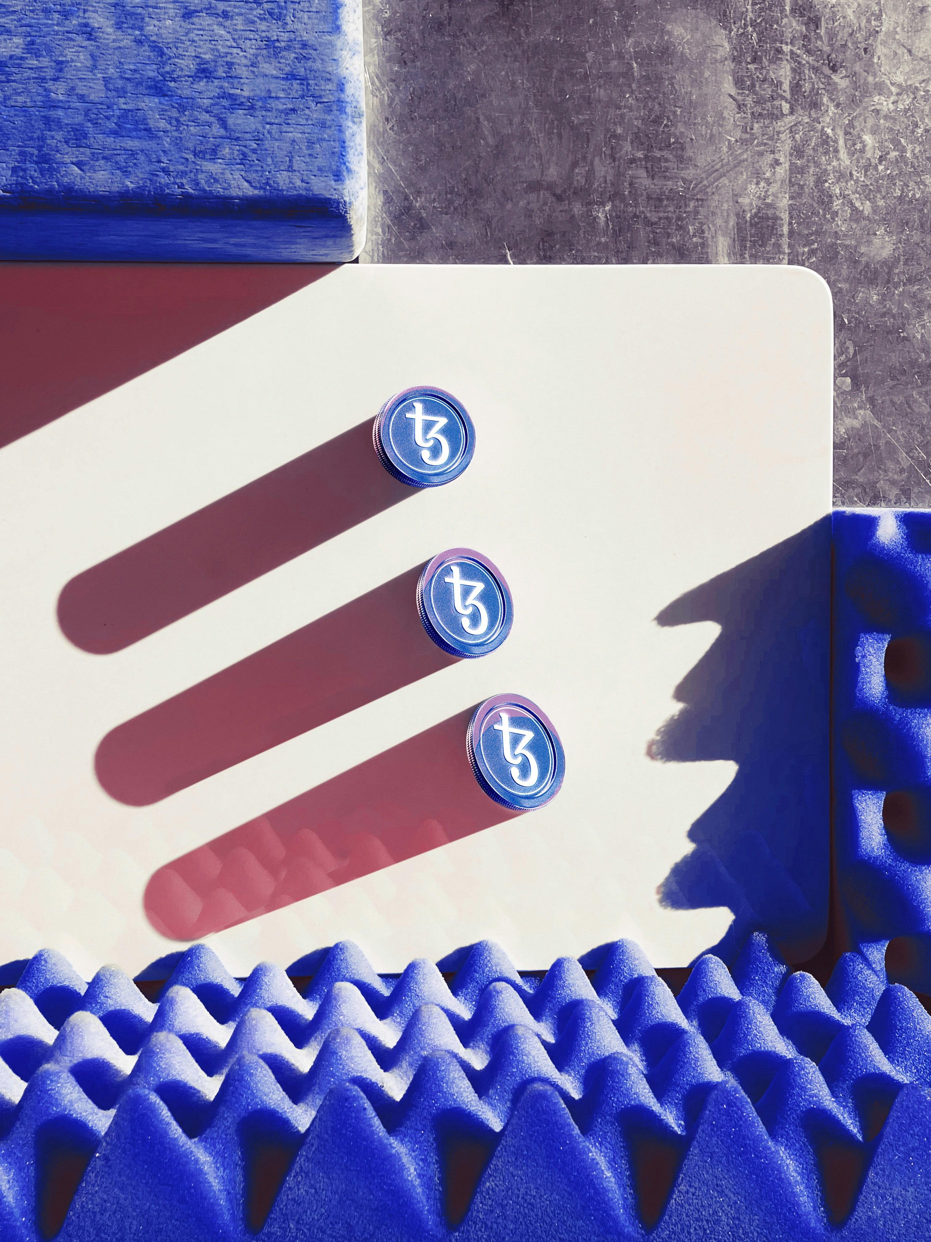 First thoughts on algorithms and humans: decentralization. From the serie Blockchain, curated by Tezos.