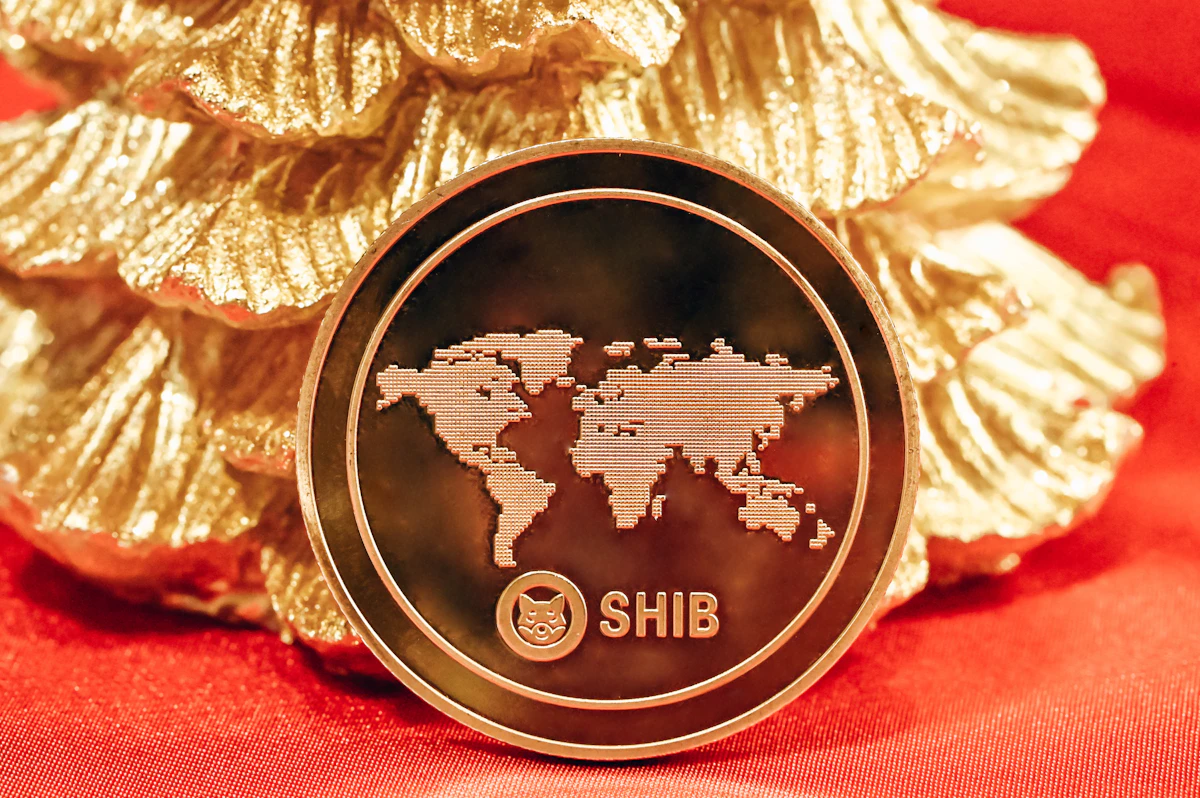 Gold and a world map, symbolizing gold's role in global reserves and trade