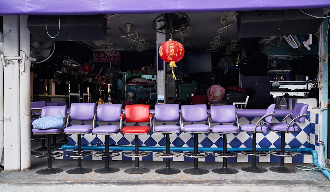 a row of chairs sitting in front of a store,