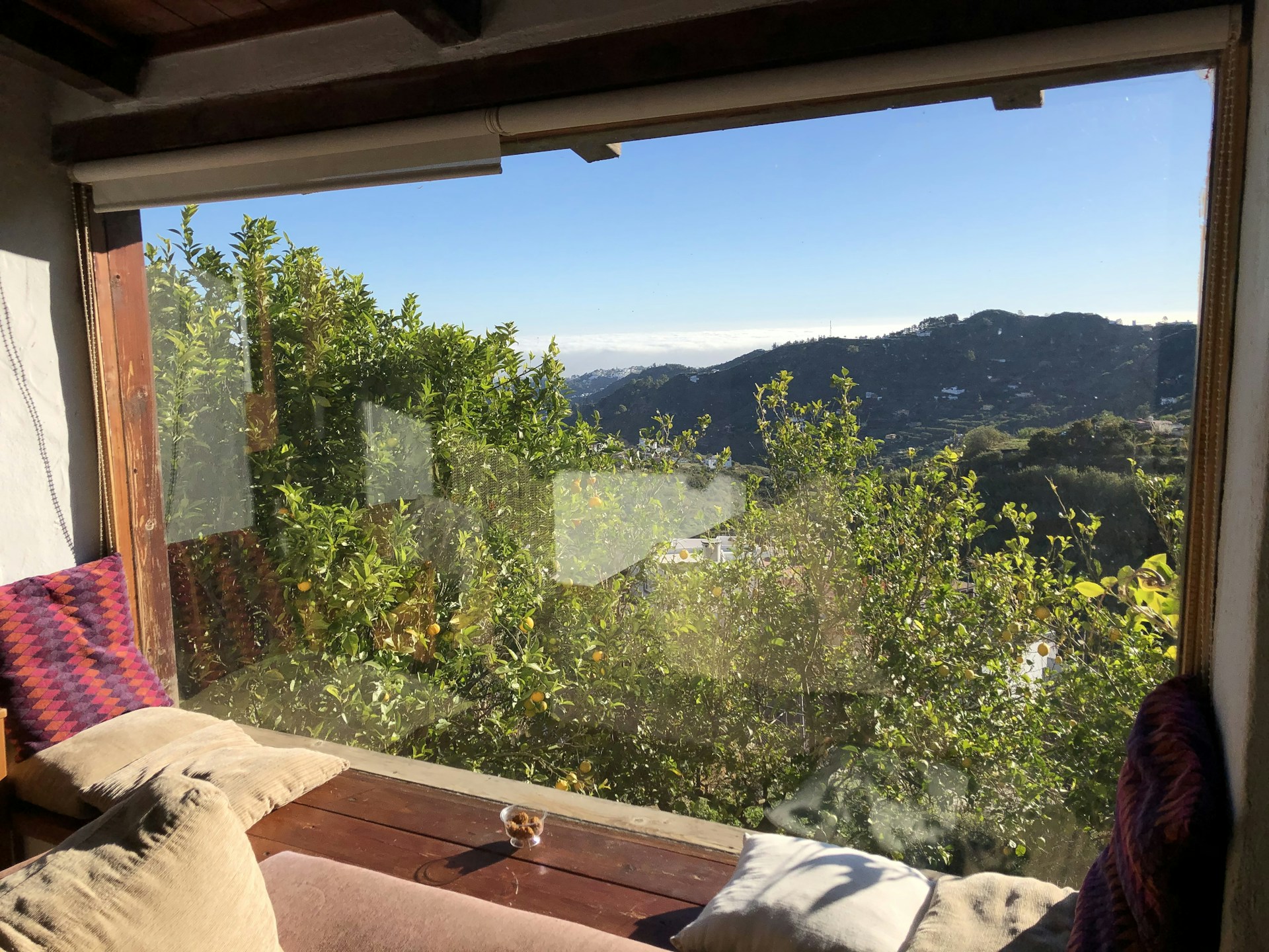 gray computer monitor