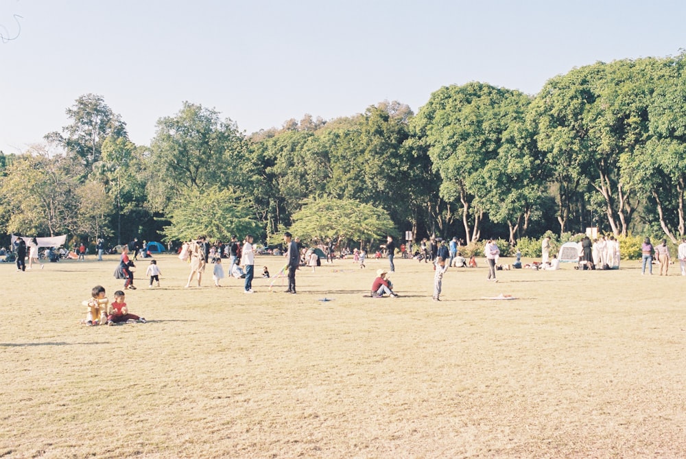 a large group of people in a park