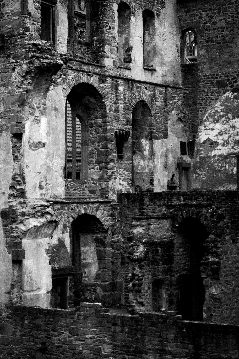 a black and white photo of an old building