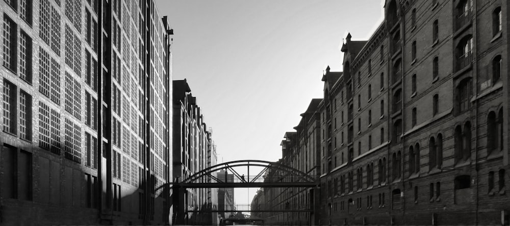 a black and white photo of a city street