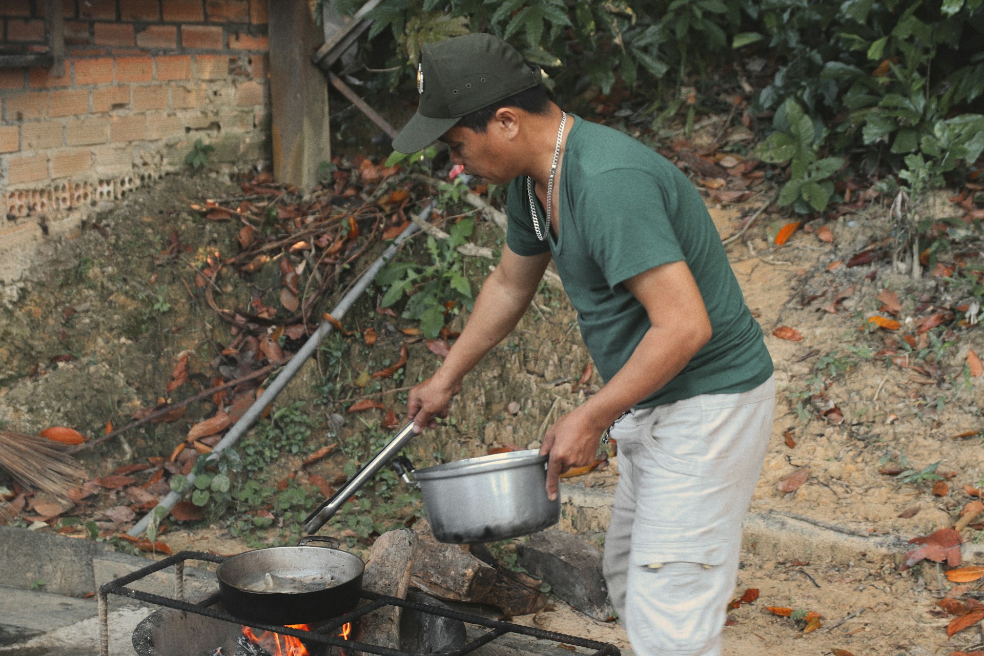 black and white bed linen