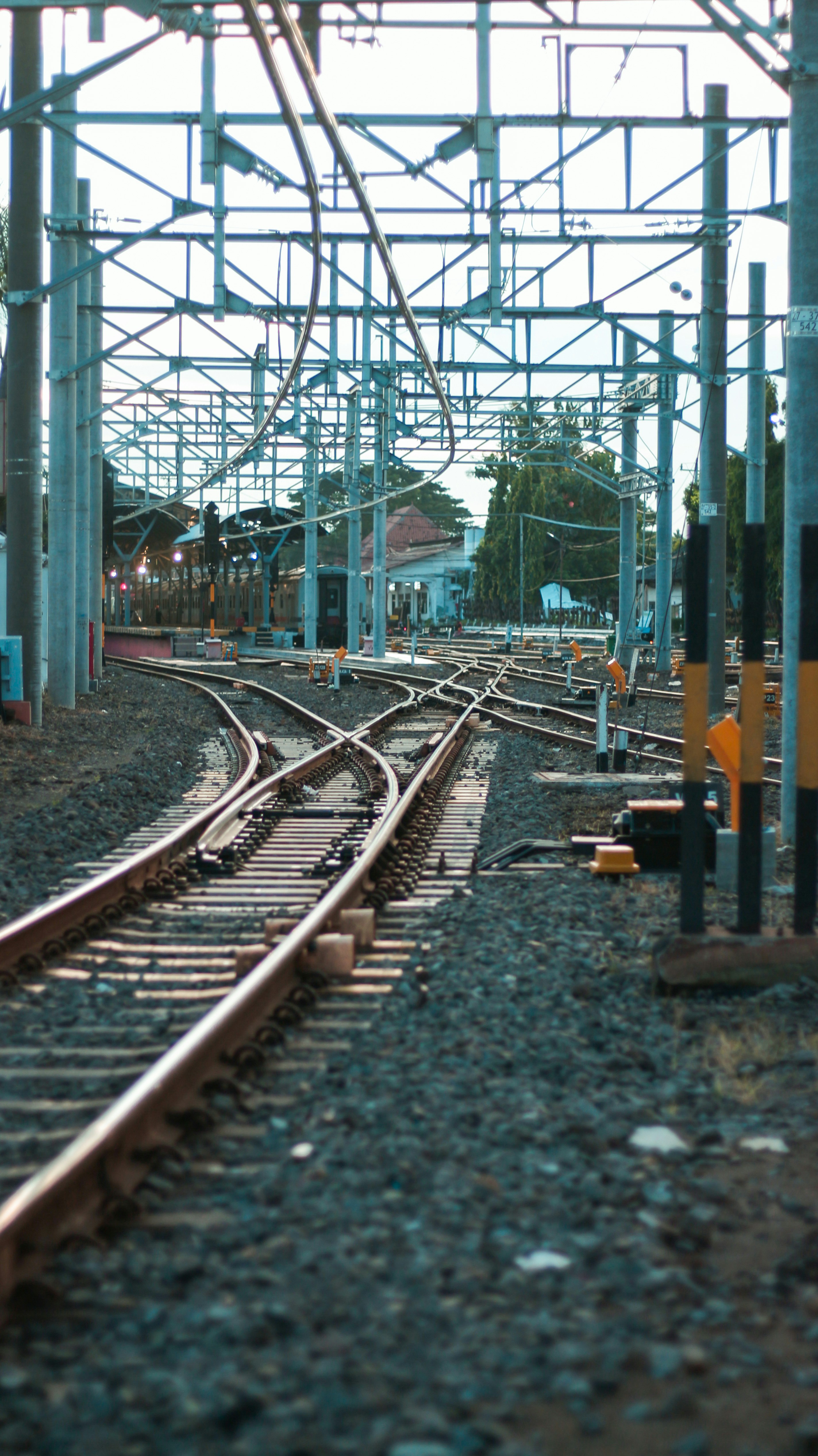 a view of a train track from the end of the track