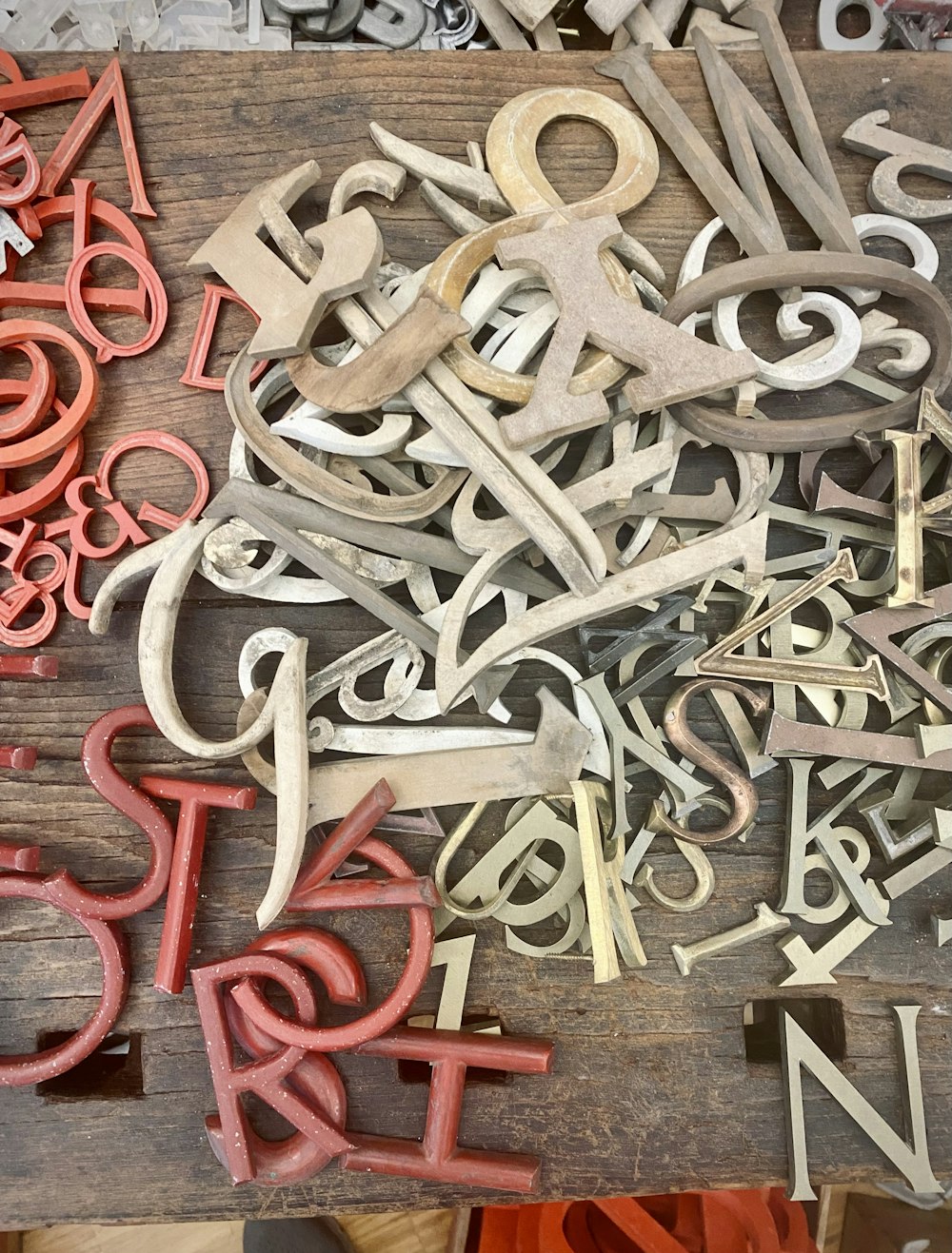 a wooden table topped with lots of different types of scissors