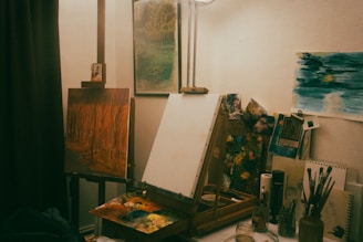 a room filled with lots of art and paintings