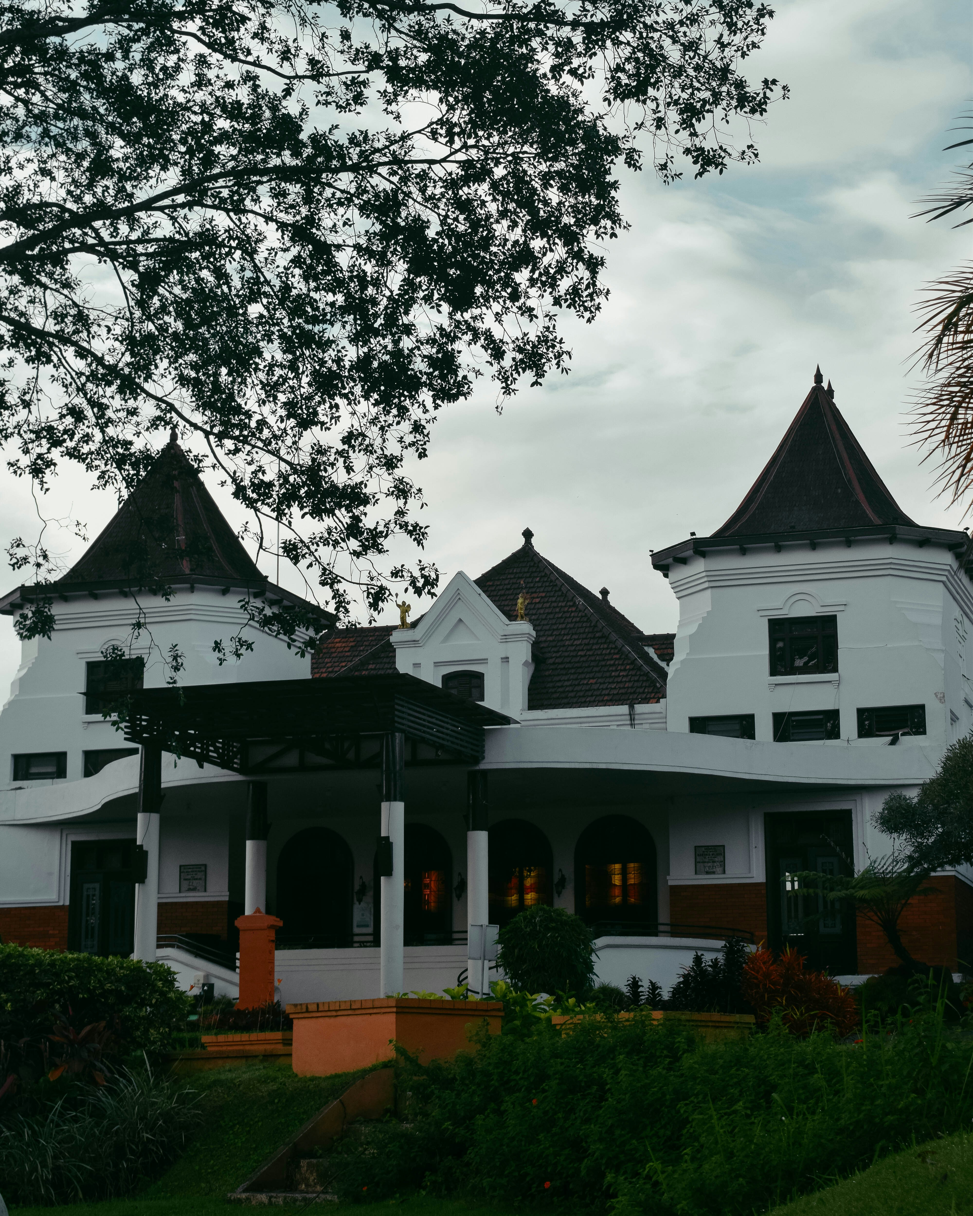 Photo by elangwardhana