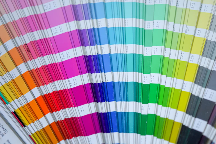 Açılmış Pantone renk kataloğu