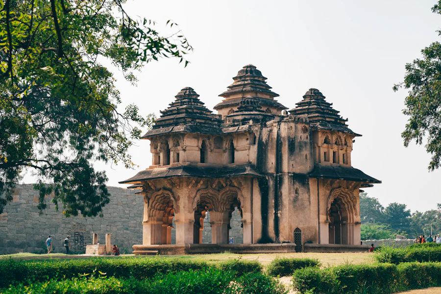 Hampi: a bouldering week