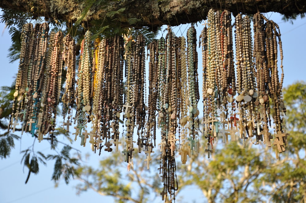 a bunch of beads hanging from a tree