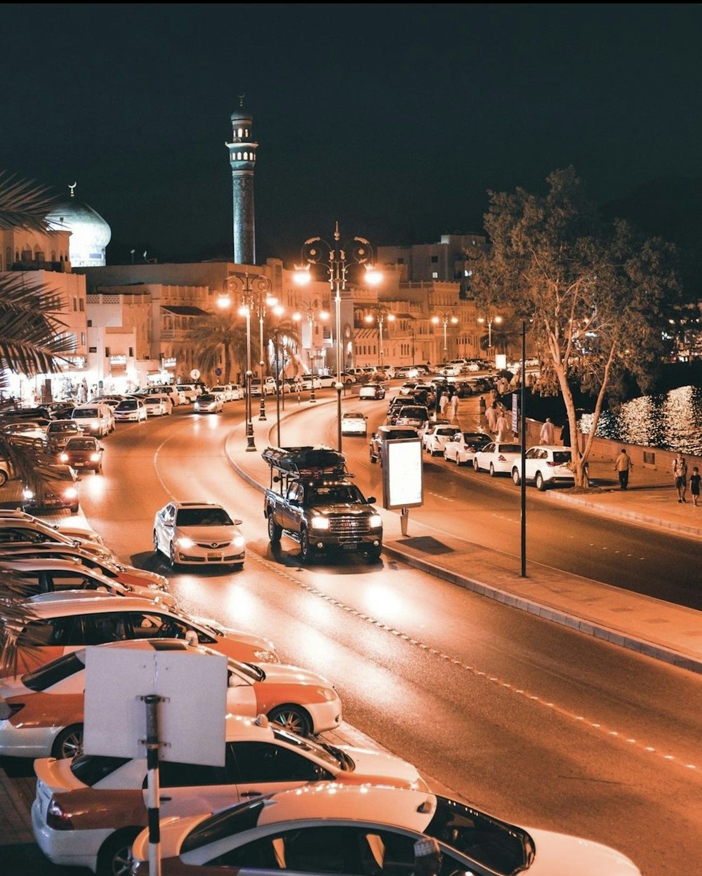 a city street filled with lots of traffic at night