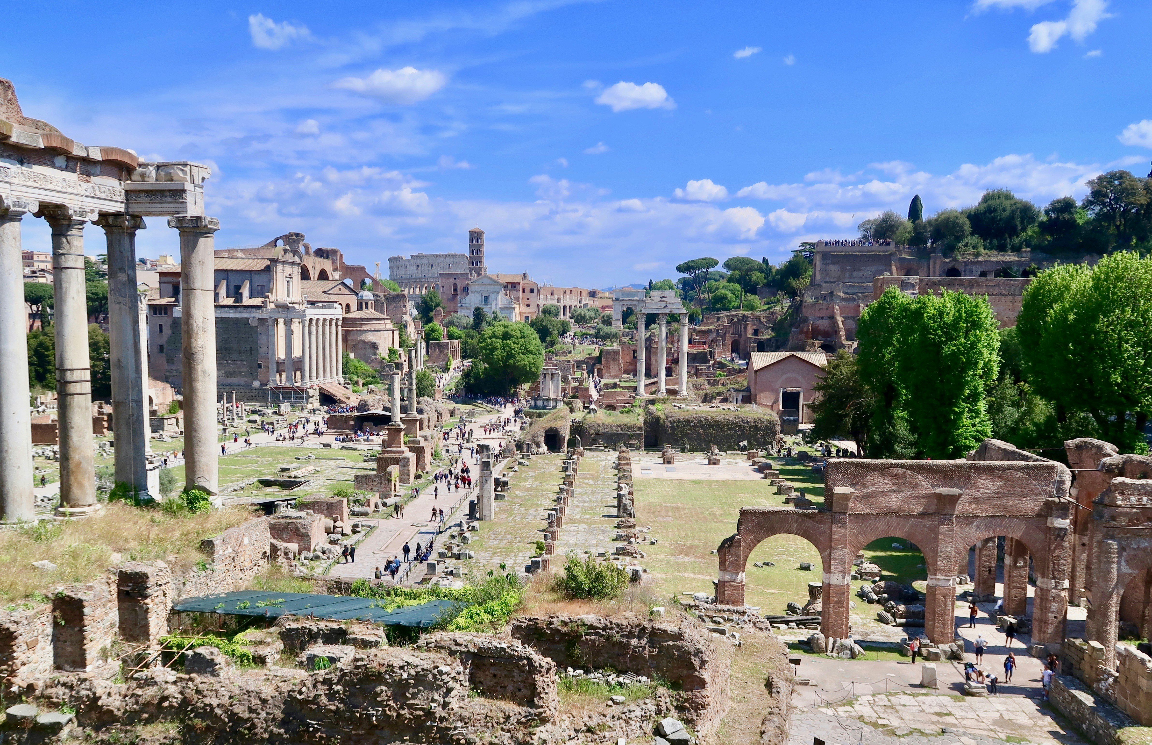 photo-1642545408745-1ea54edaecca?ixid=M3wxMjA3fDB8MXxzZWFyY2h8MjB8fGtlcmFqYWFuJTIwcm9tYXdpfGVufDB8fHx8MTc1MTczNDk4M3ww\u0026ixlib=rb-4.1.0