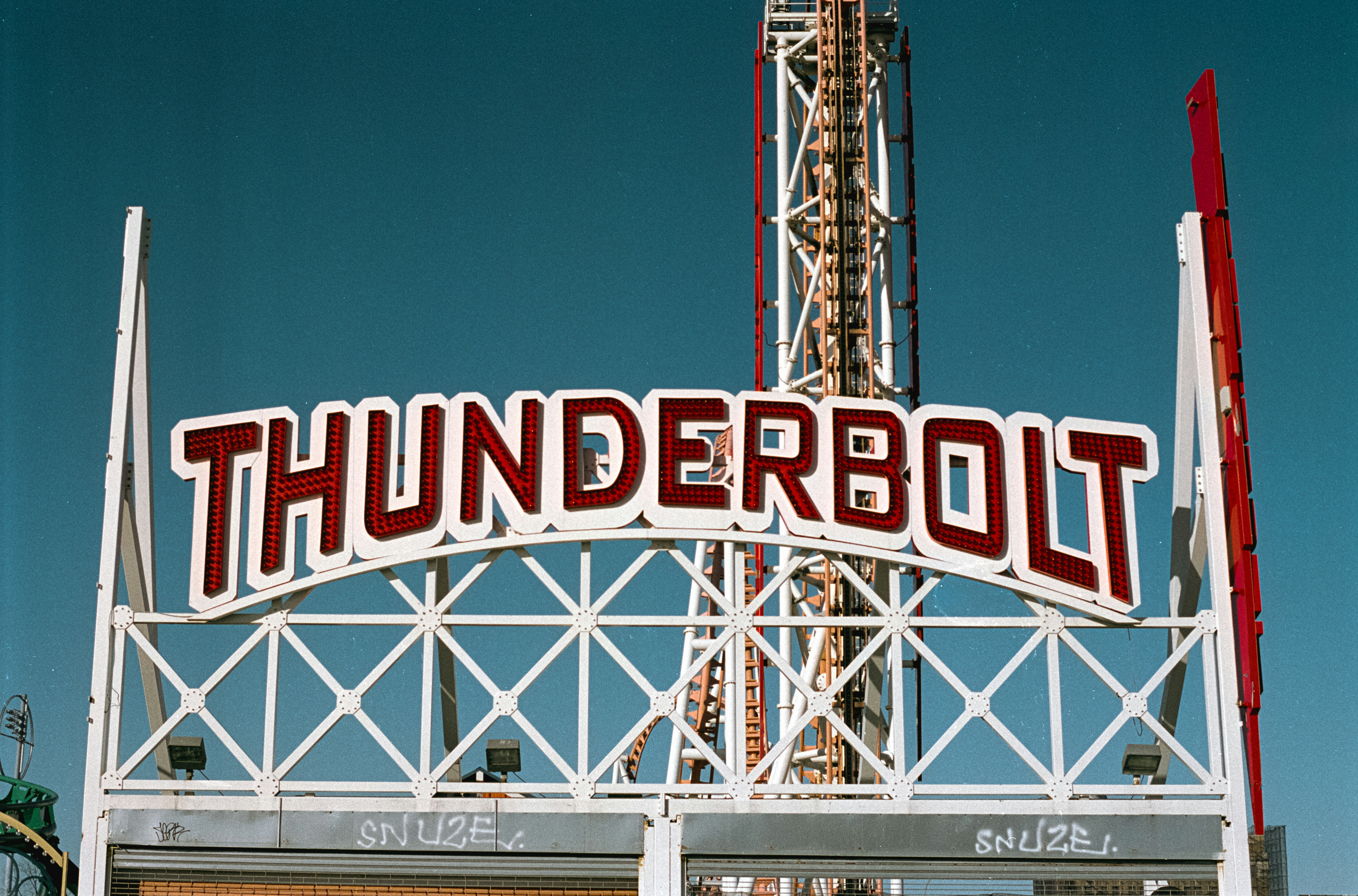 photo-1642553212594-e58fed09f231?ixid=M3wxMjA3fDB8MXxzZWFyY2h8N3x8dGh1bmRlcmtpY2slMjBjYXNpbm8lMjBnYW1lcyUyMCVFMiU4MCU5MyUyMGZ1bGwlMjBsaXN0fGVufDB8fHx8MTc2MDI1OTU0Mnww\u0026ixlib=rb-4.1.0