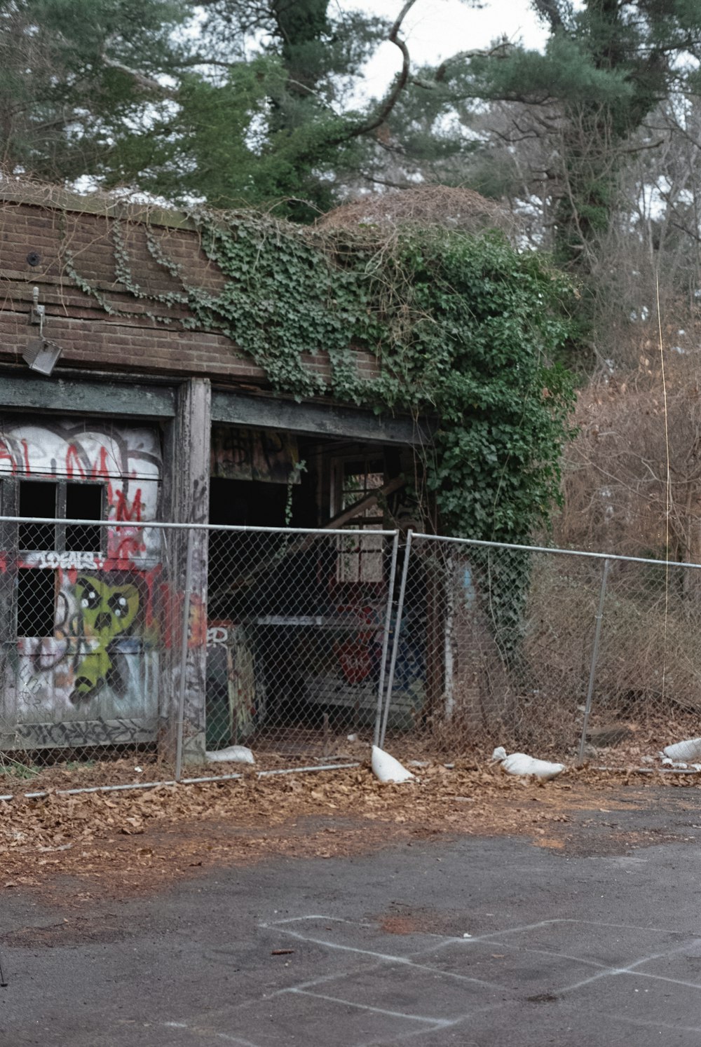 an old run down building with graffiti on it