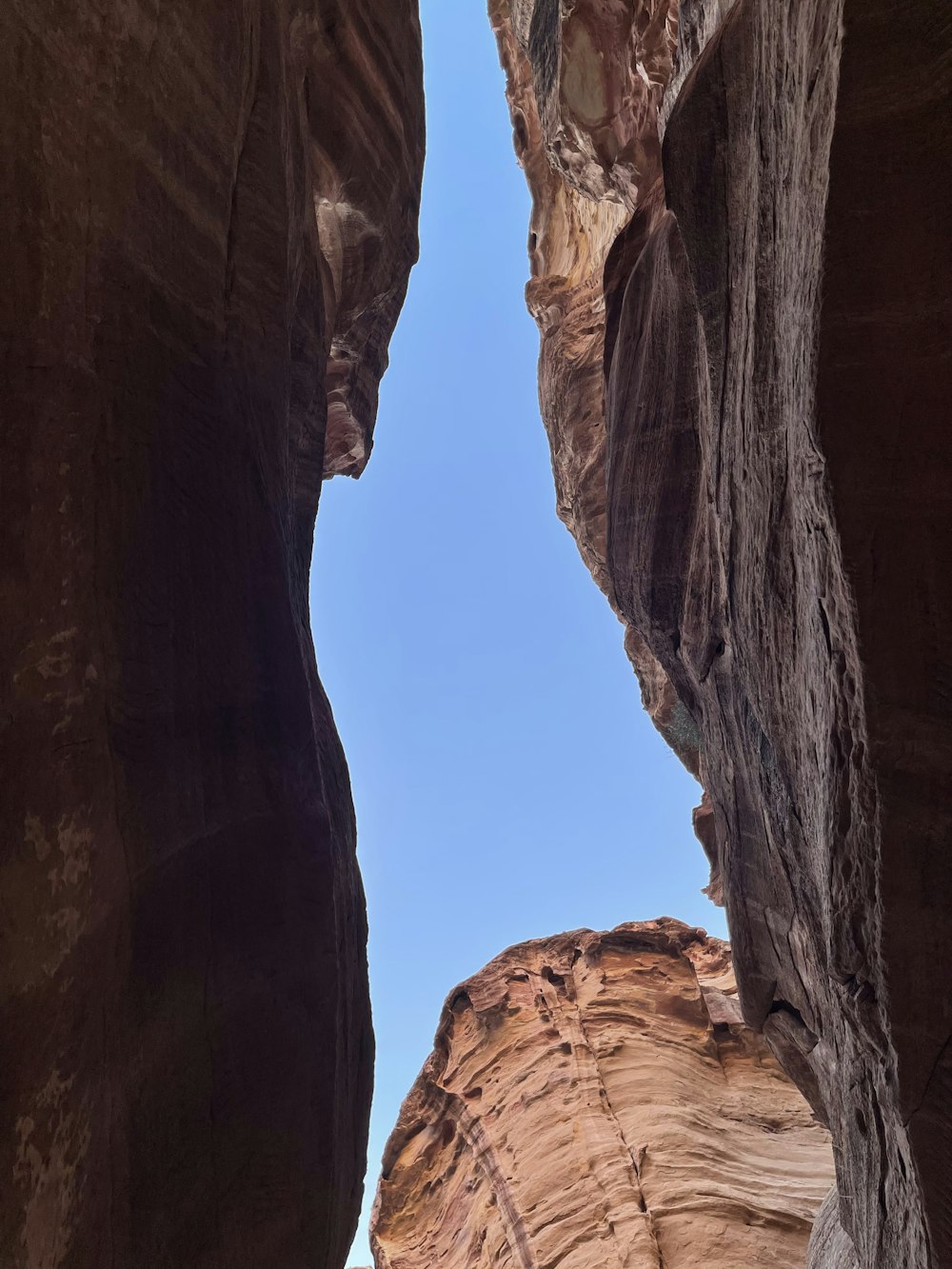 a narrow slot in the side of a mountain