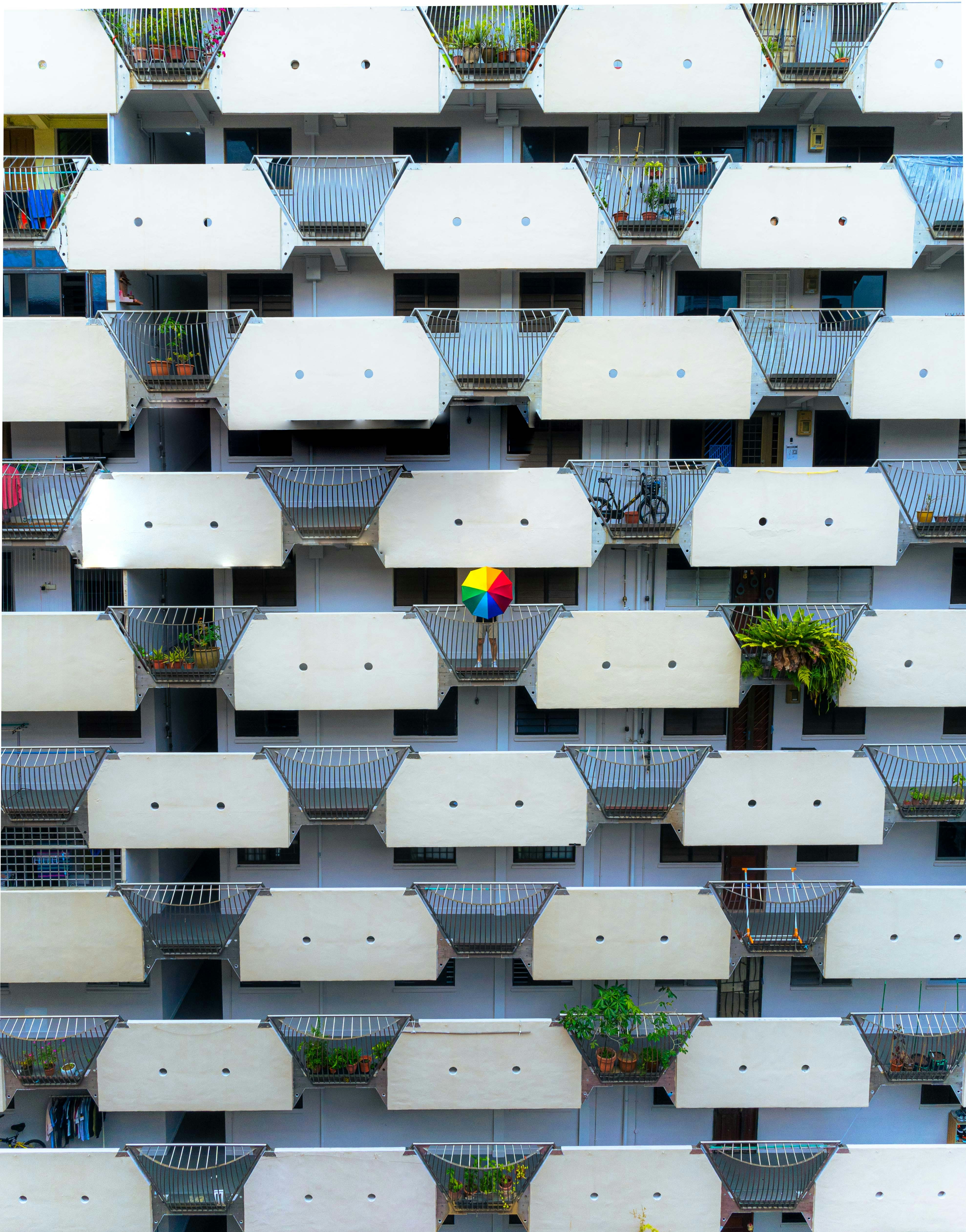 a group of white benches sitting next to each other