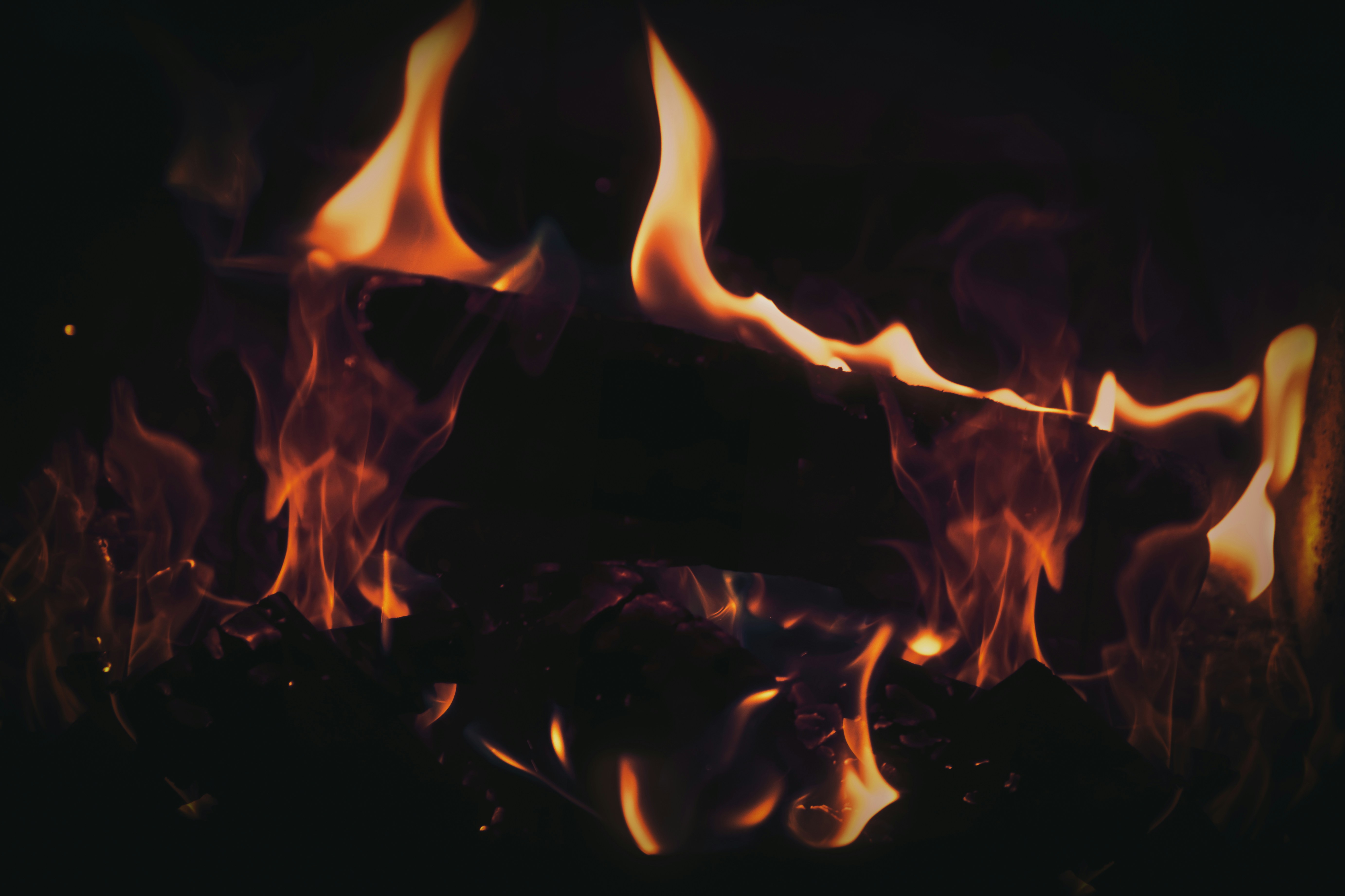 photo-1642628587332-65c4189e2685?ixid=M3wxMjA3fDB8MXxzZWFyY2h8MTl8fHJlY2FyZ2ElMjBmcmVlJTIwZmlyZXxlbnwwfHx8fDE3NzExODIyOTl8MA\u0026ixlib=rb-4.1.0